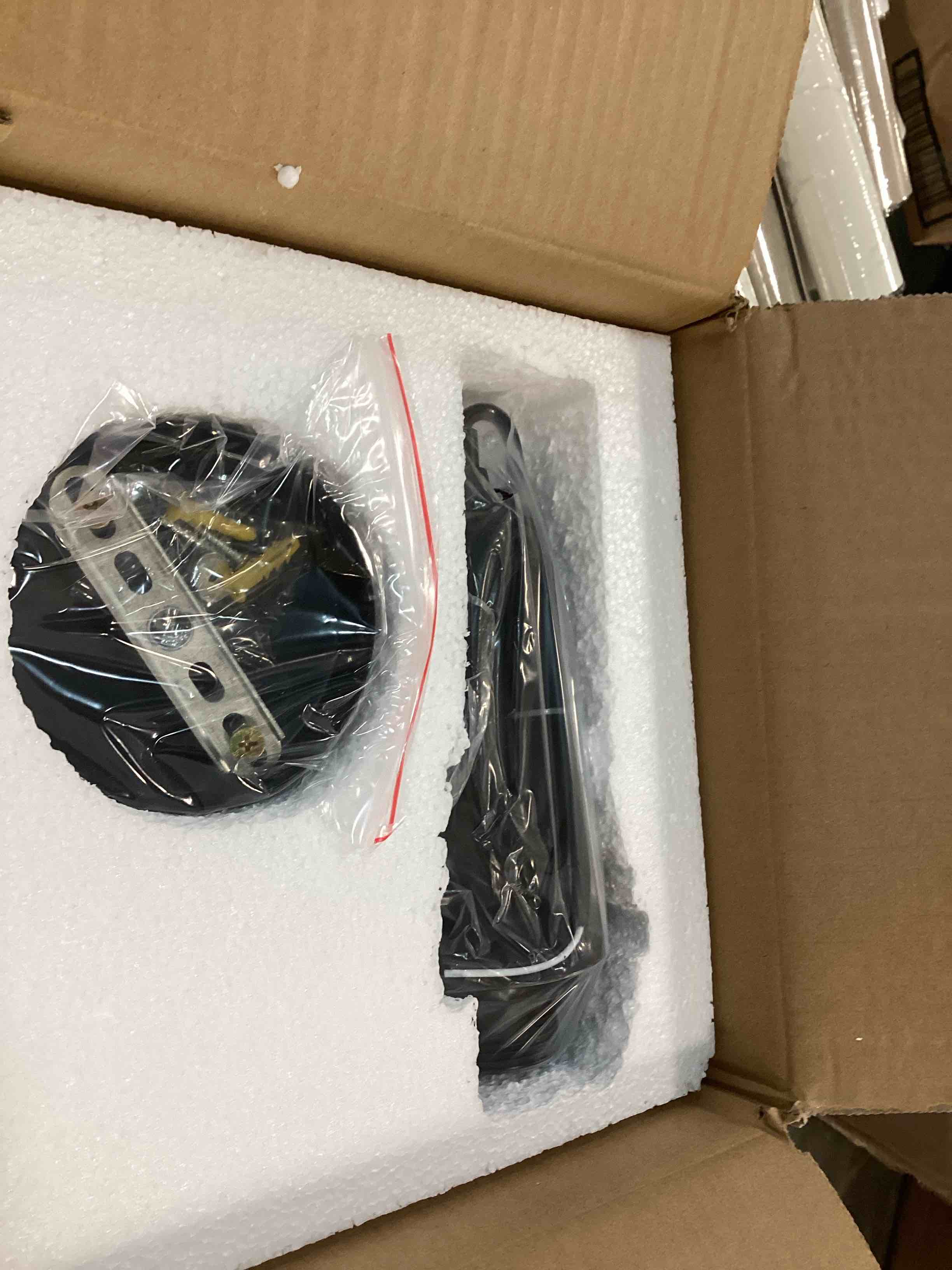 https://s3.amazonaws.com/lotting-images-prod/bidfta/_1727109229355.jpeg