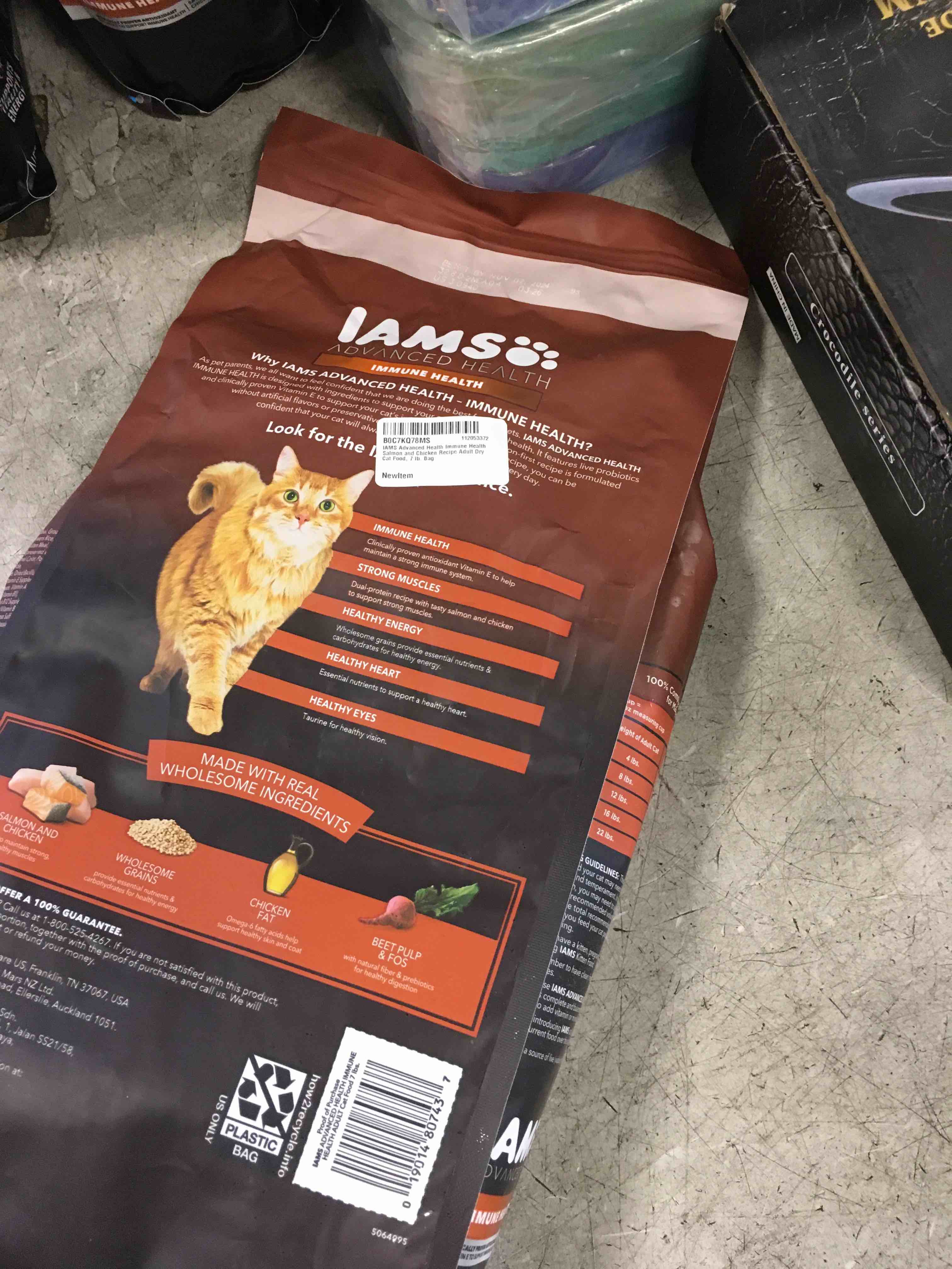 IAMS Advanced Health Immune Health Salmon and Chicken Recipe Adult Dry Cat Food, 7 lb. Bag