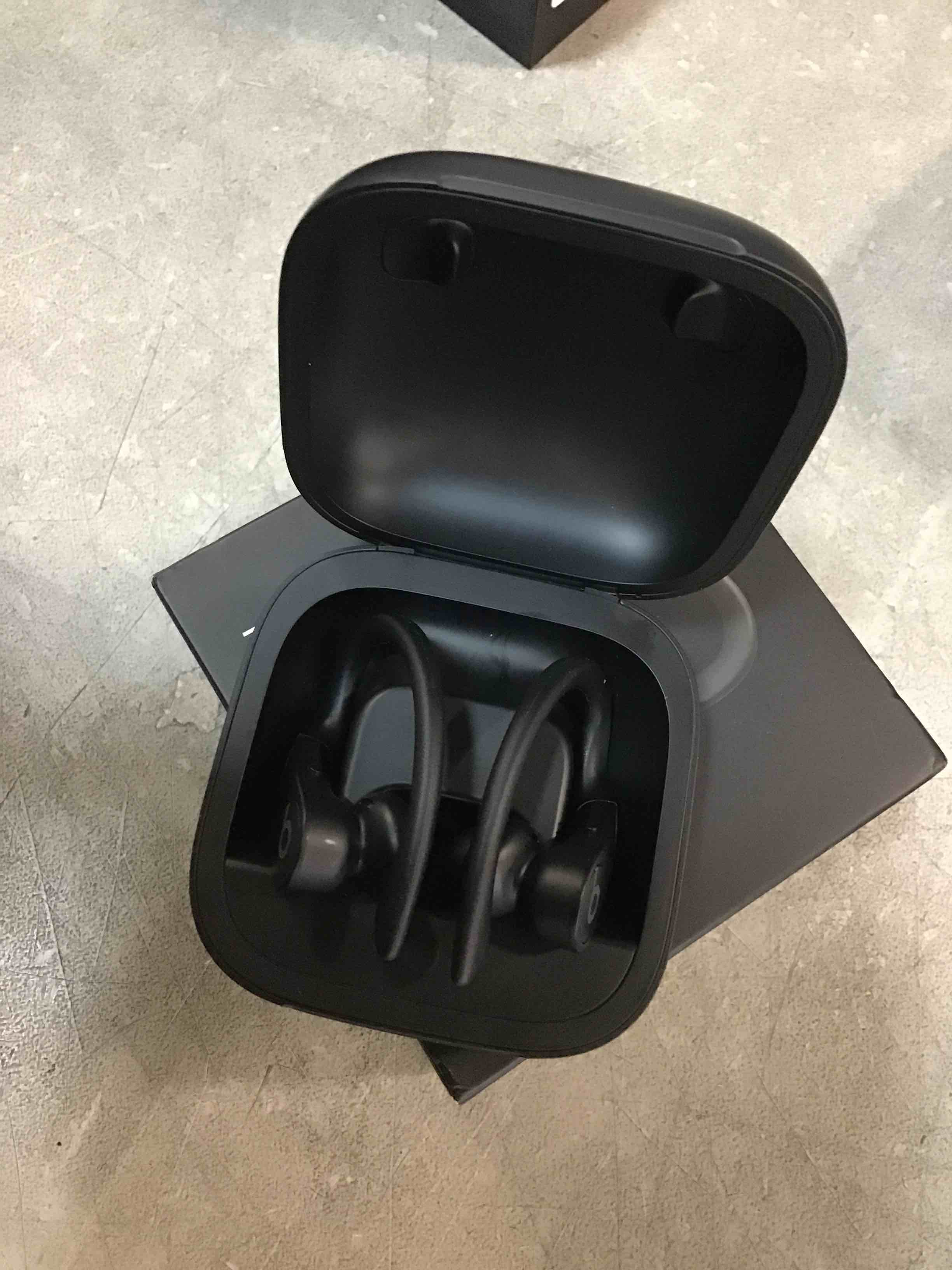 https://s3.amazonaws.com/lotting-images-prod/bidfta/_1727712577031.jpeg