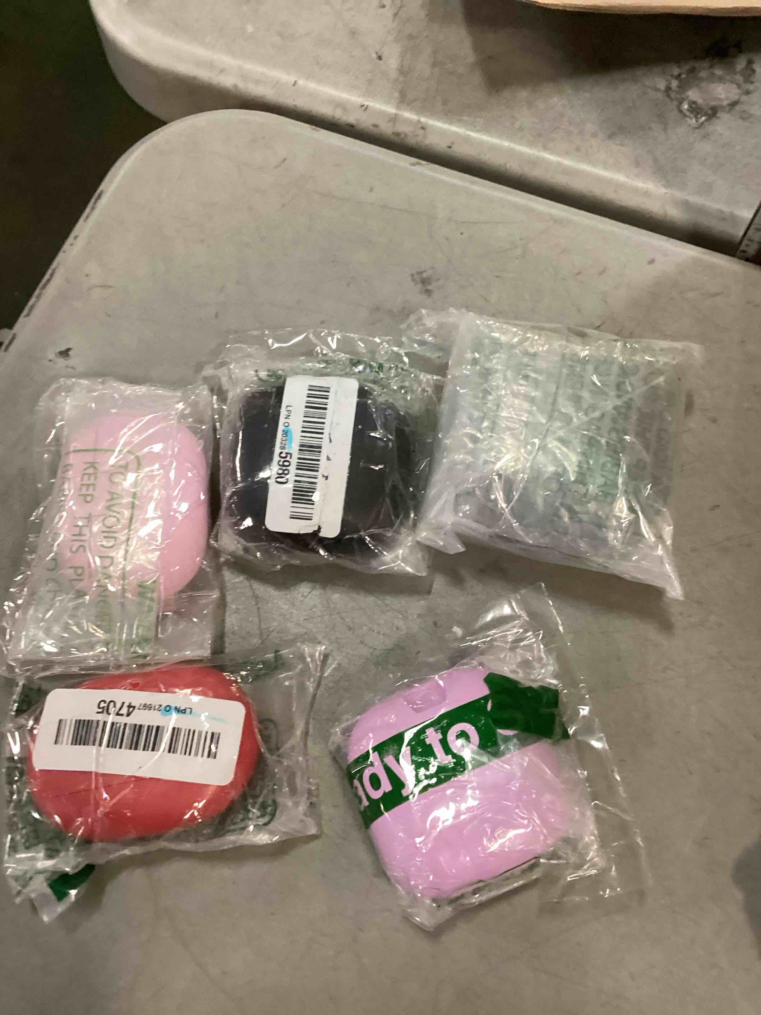 https://s3.amazonaws.com/lotting-images-prod/bidfta/_1727813537449.jpeg