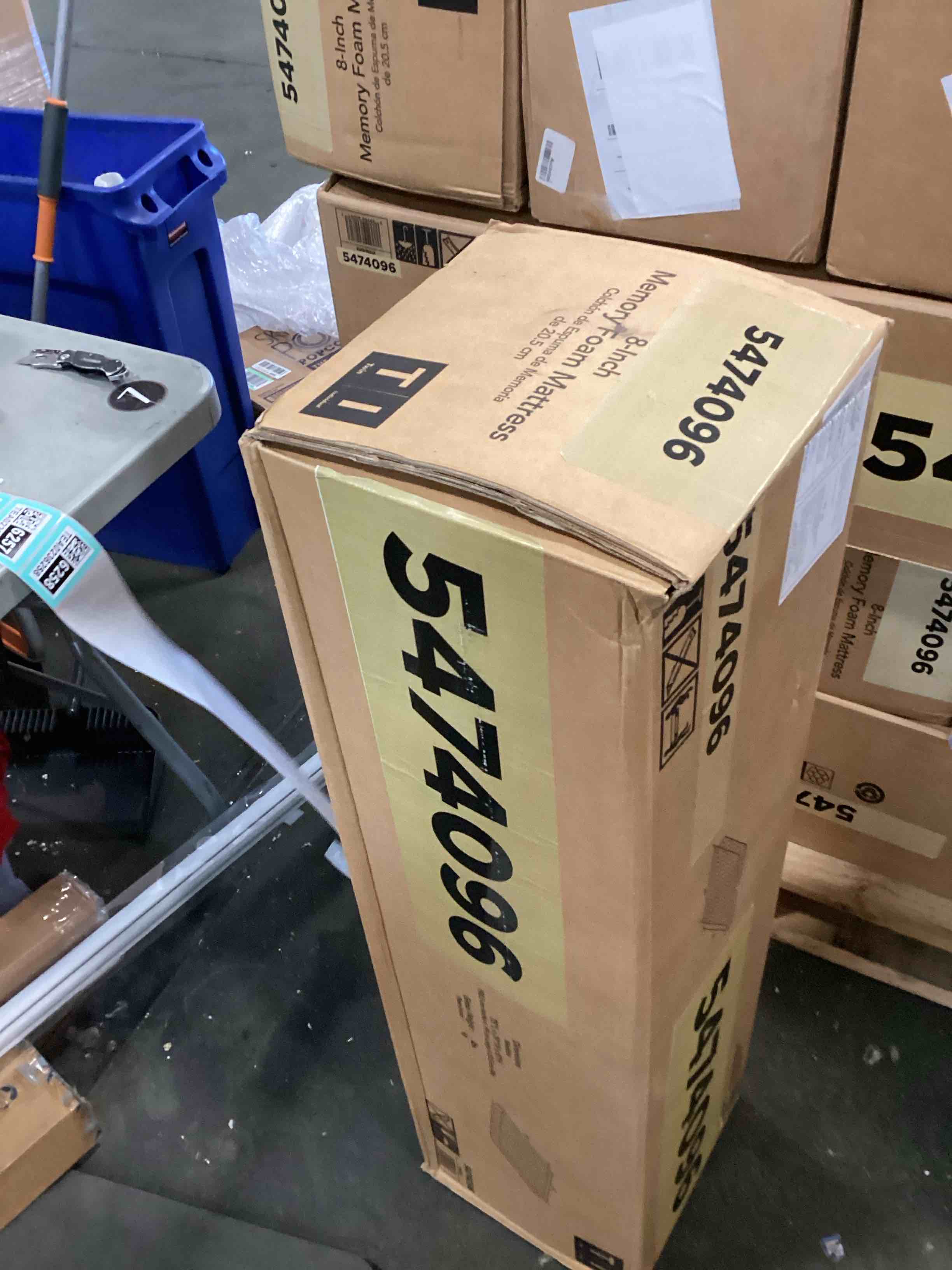https://s3.amazonaws.com/lotting-images-prod/bidfta/_1728053826736.jpeg