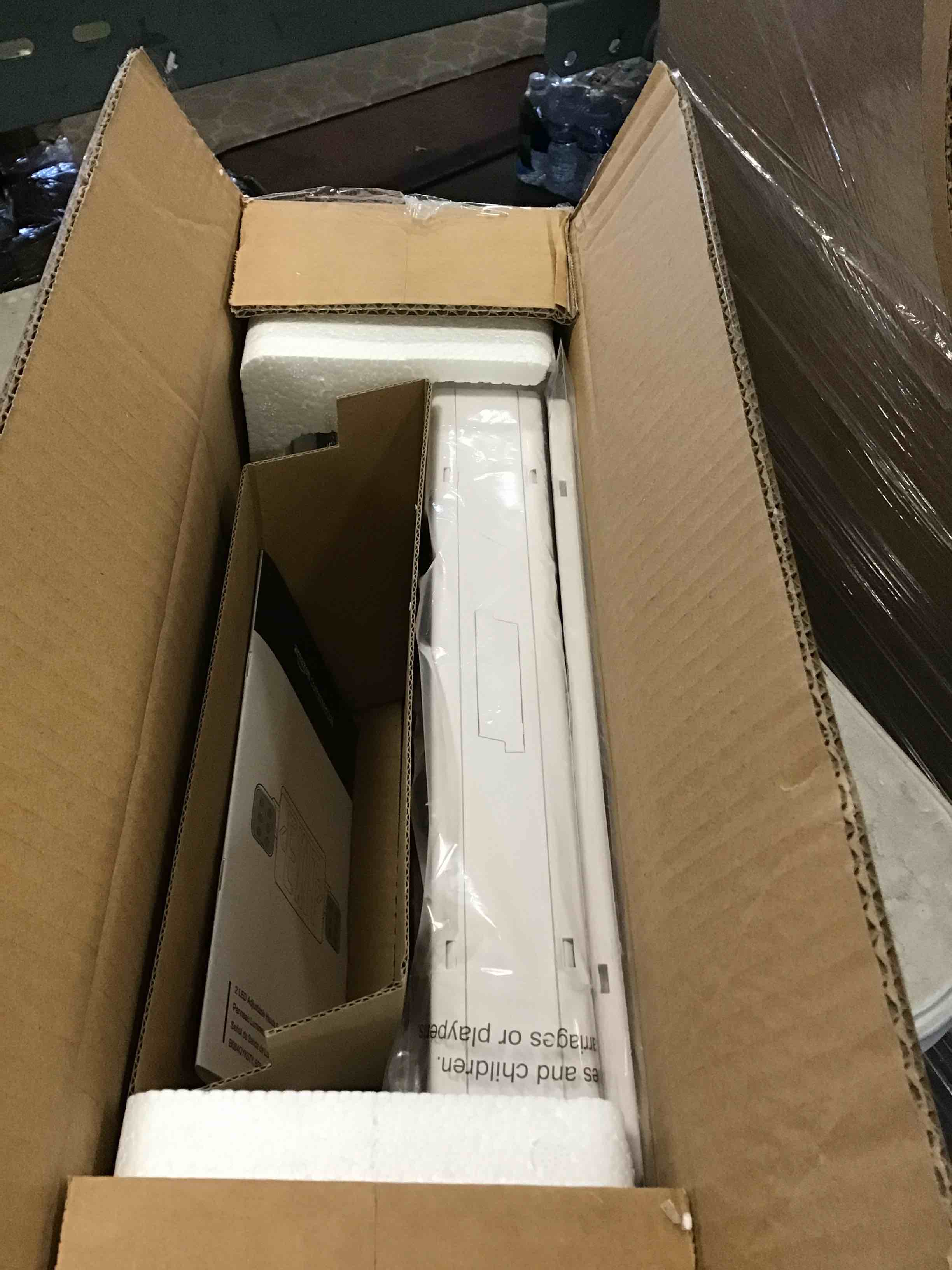 https://s3.amazonaws.com/lotting-images-prod/bidfta/_1728062563018.jpeg