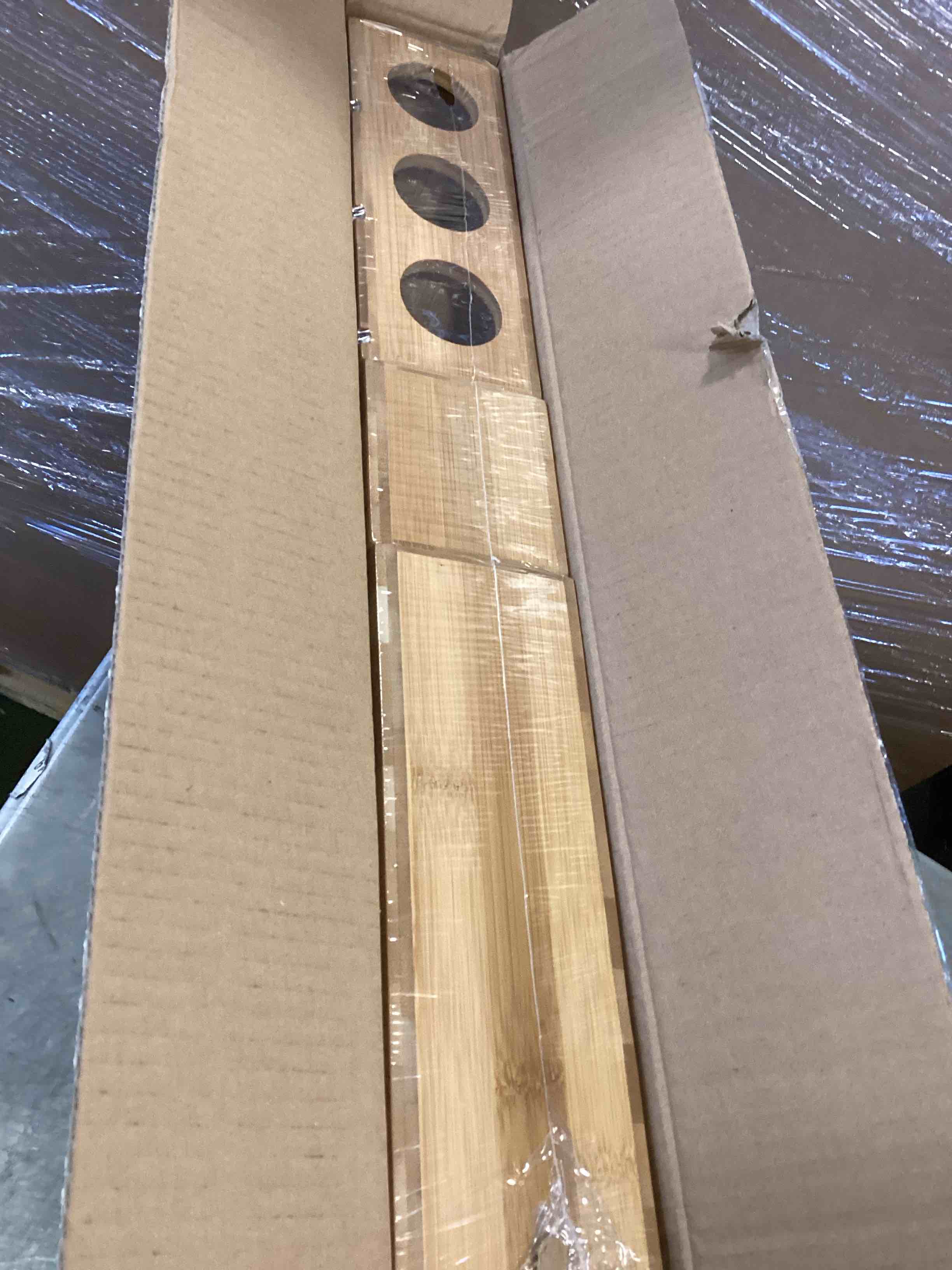 https://s3.amazonaws.com/lotting-images-prod/bidfta/_1728062888020.jpeg
