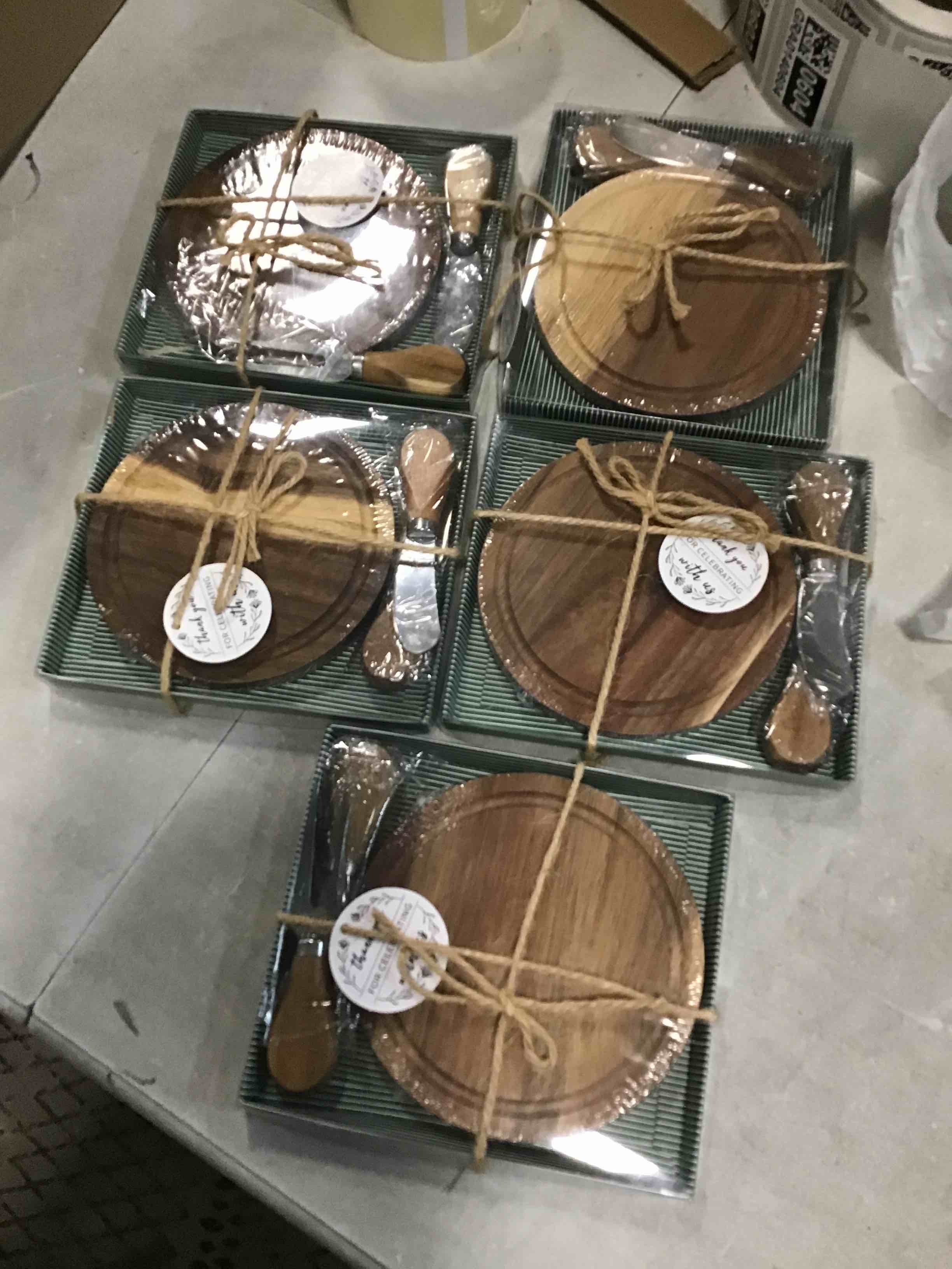 https://s3.amazonaws.com/lotting-images-prod/bidfta/_1728131562649.jpeg