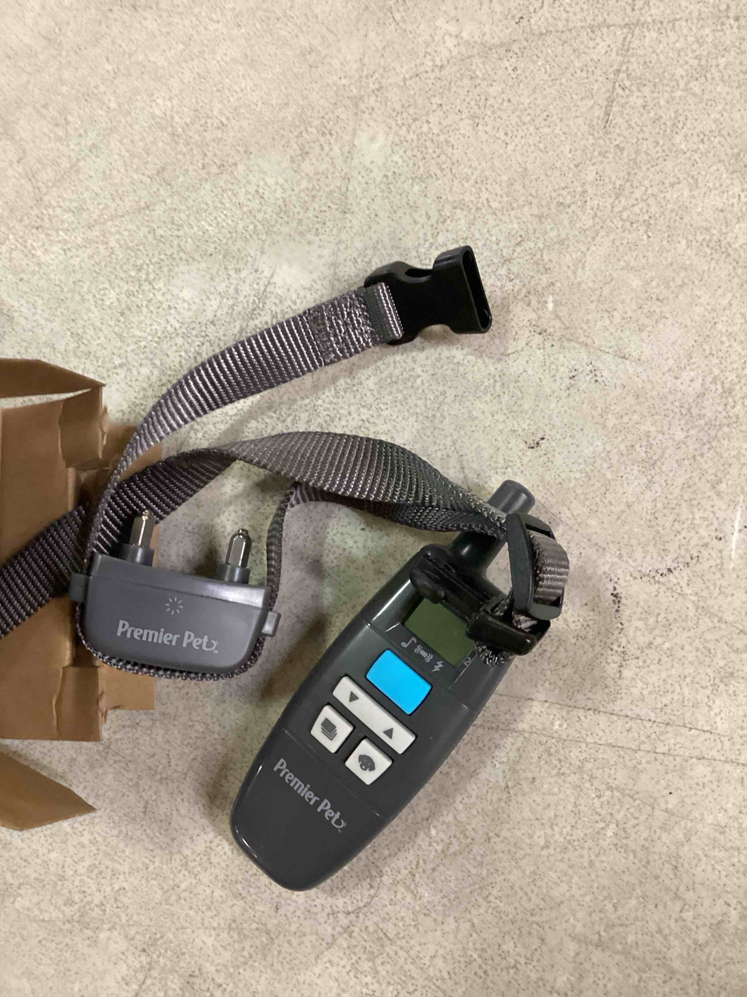 https://s3.amazonaws.com/lotting-images-prod/bidfta/_1728487824423.jpeg