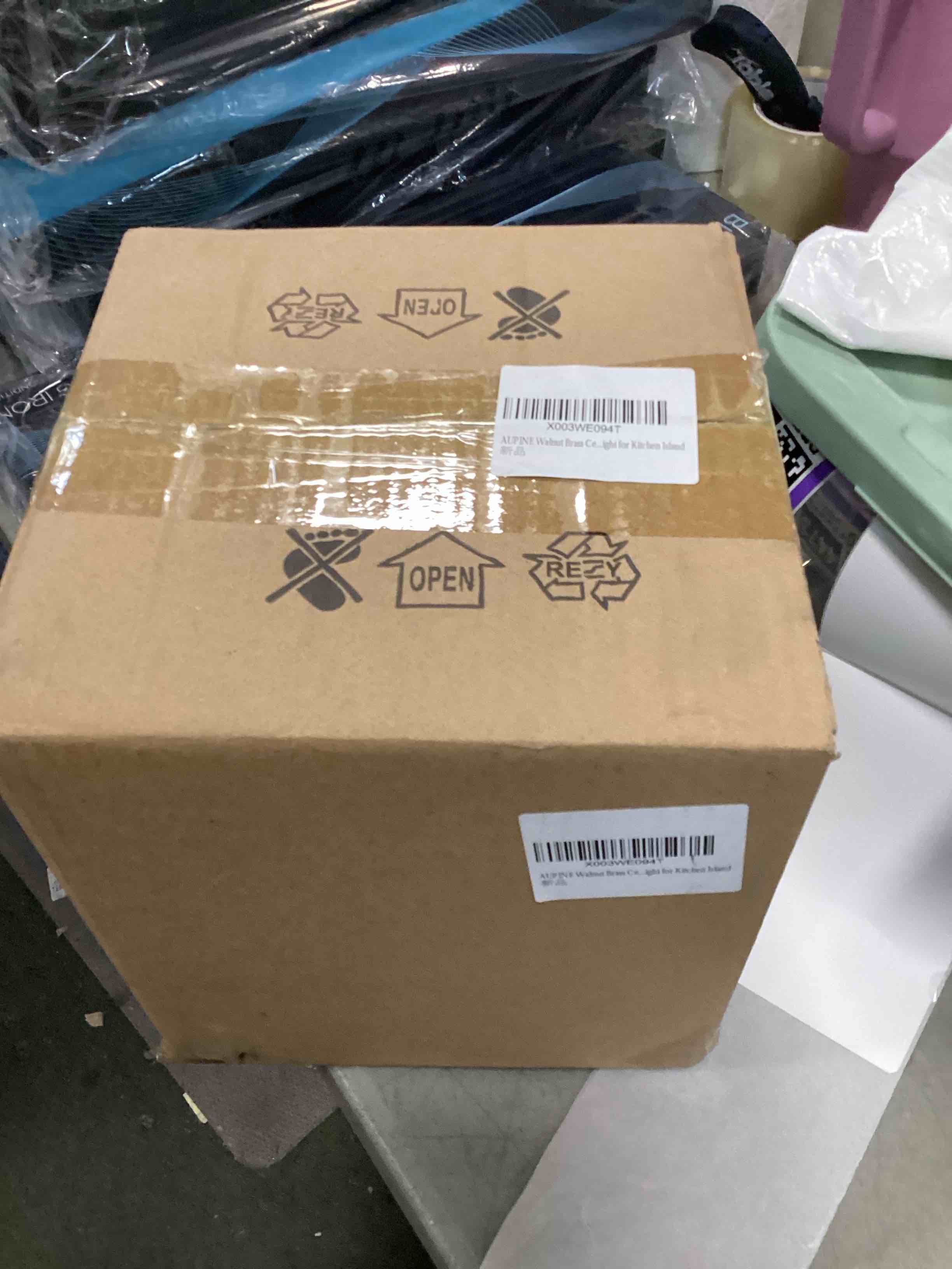 https://s3.amazonaws.com/lotting-images-prod/bidfta/_1728505187605.jpeg