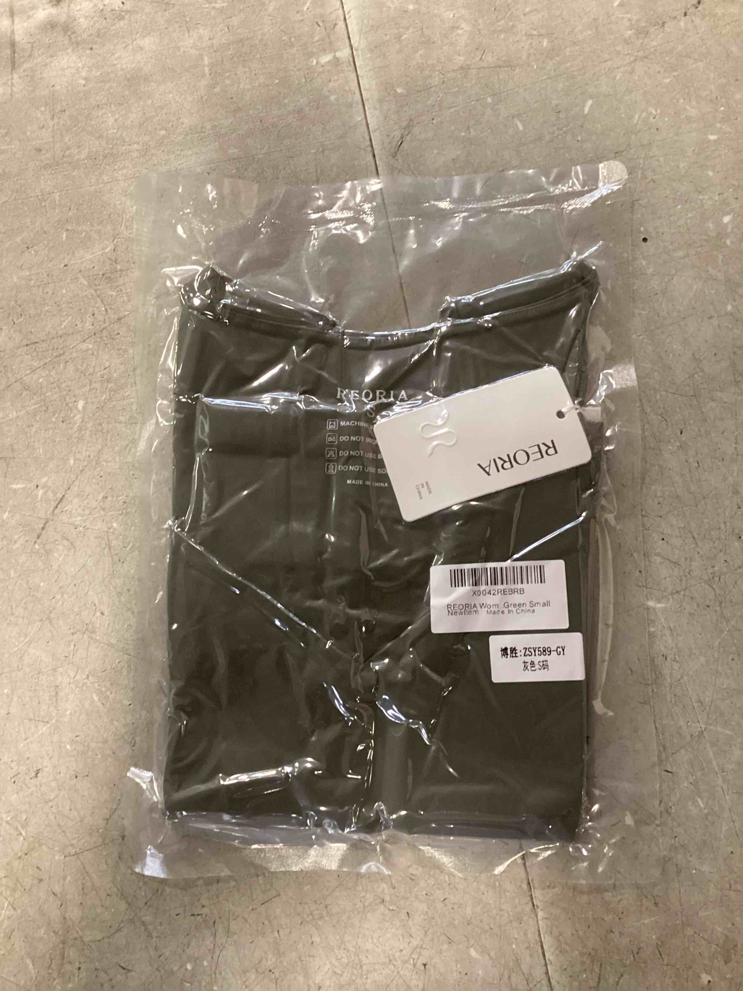 REORIA Women's Trendy Sexy V Neck Short Sleeve Double Lined Slimming T Shirts Crop Tops Tees Small Grey Green