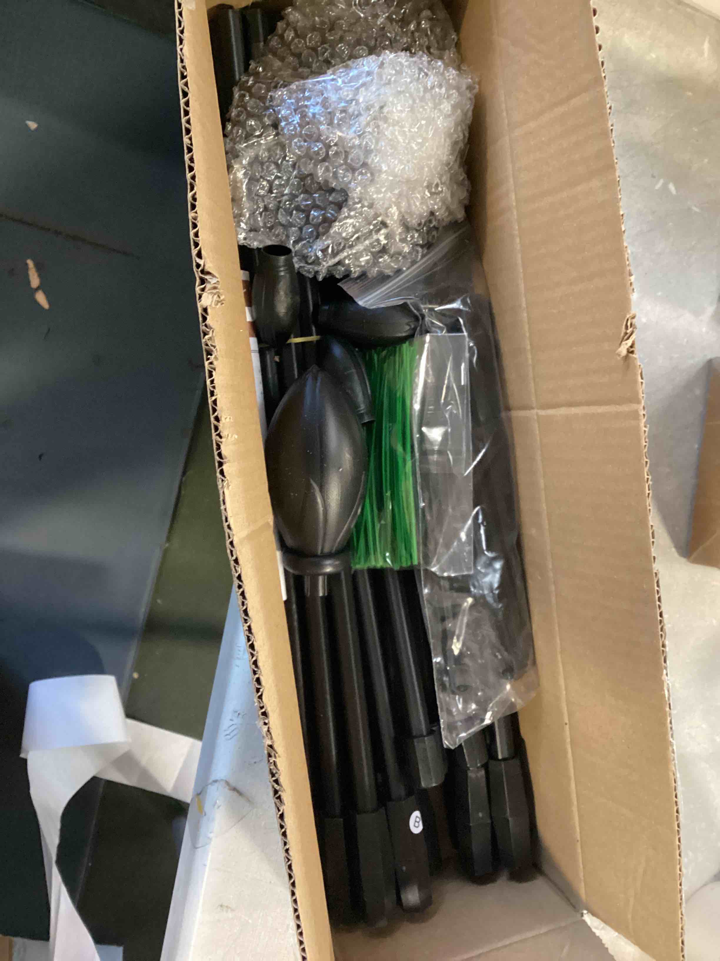https://s3.amazonaws.com/lotting-images-prod/bidfta/_1729255047768.jpeg