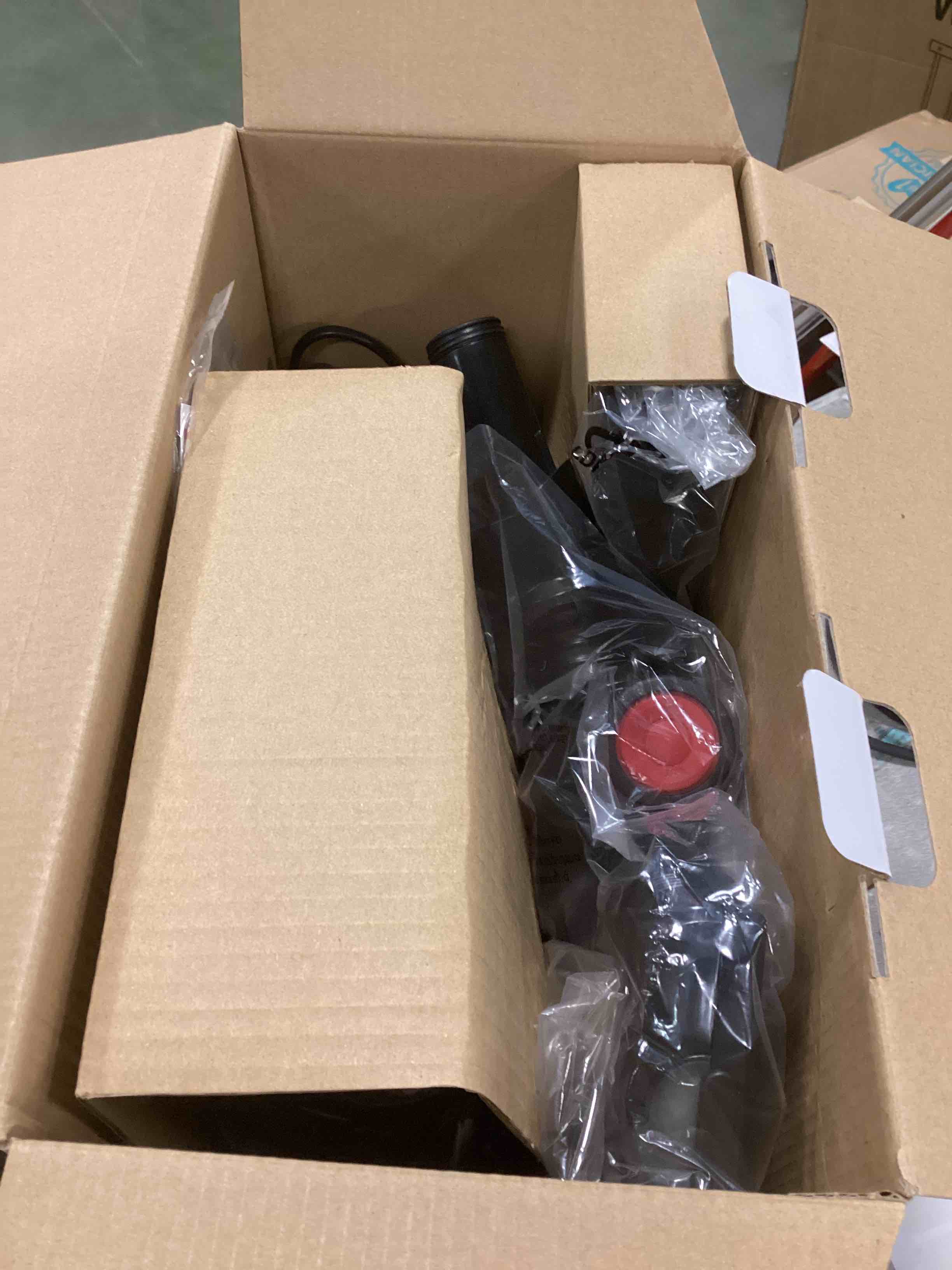 https://s3.amazonaws.com/lotting-images-prod/bidfta/_1729596575430.jpeg
