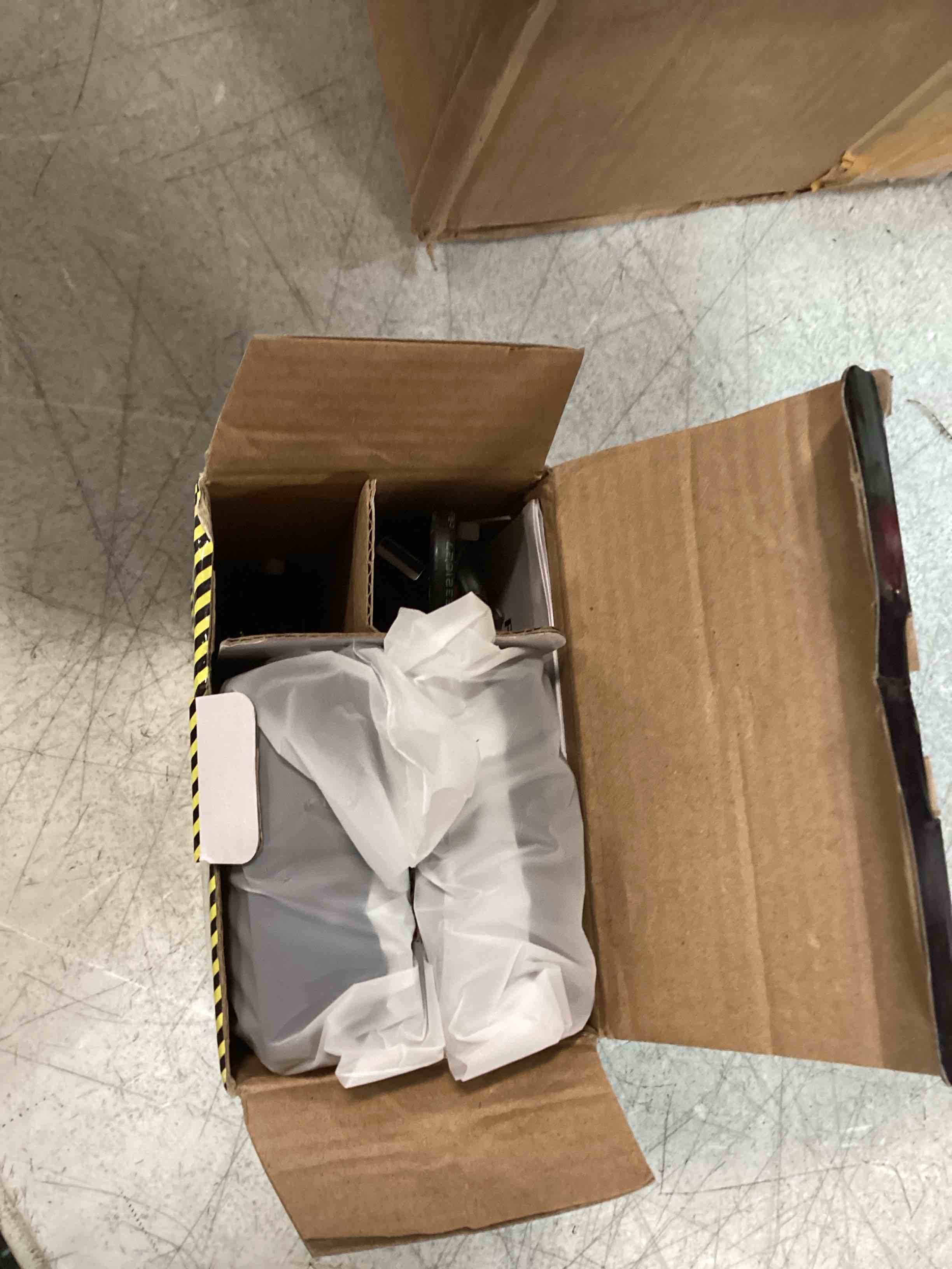 https://s3.amazonaws.com/lotting-images-prod/bidfta/_1729613961663.jpeg