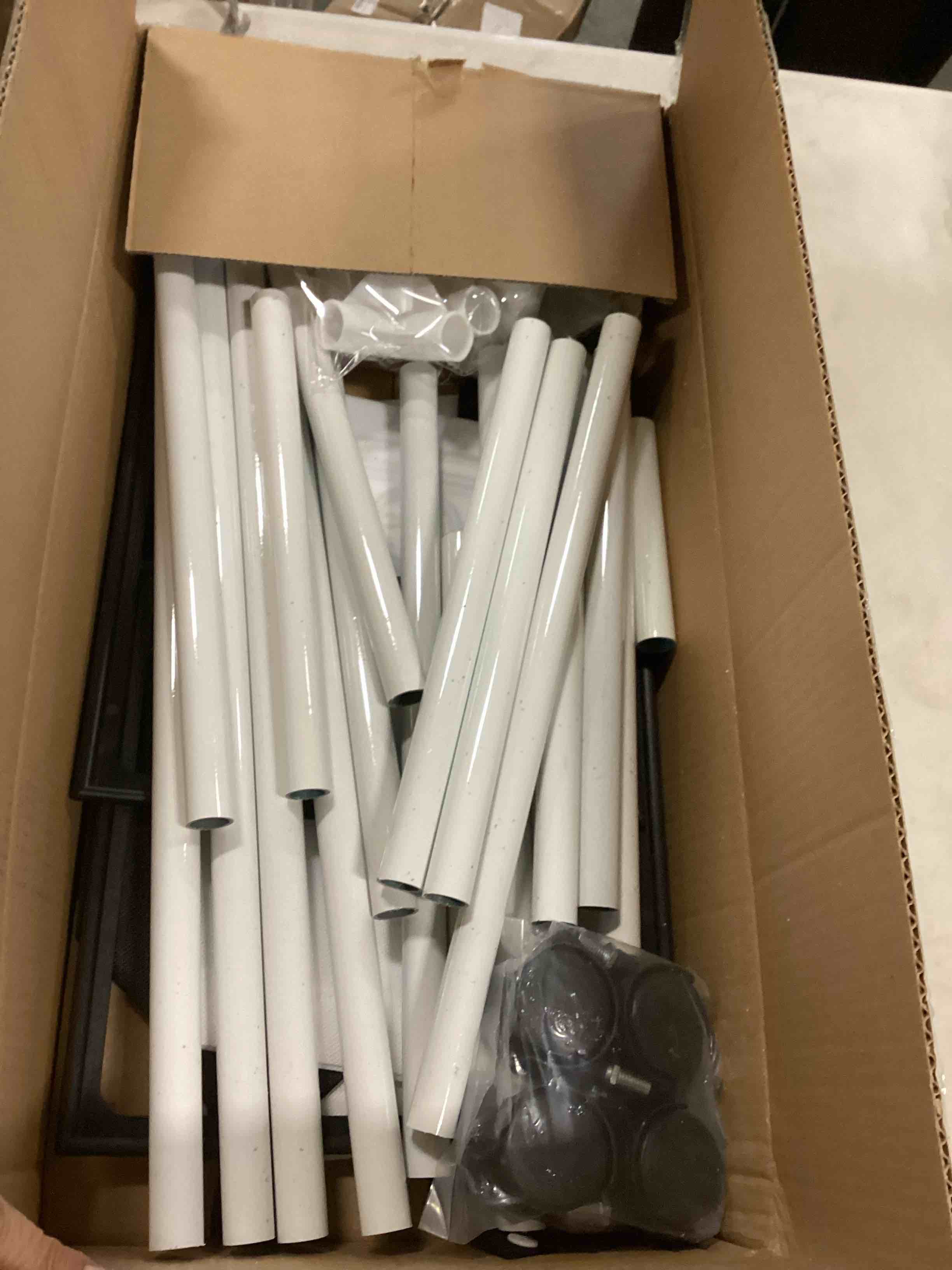 https://s3.amazonaws.com/lotting-images-prod/bidfta/_1730125191895.jpeg