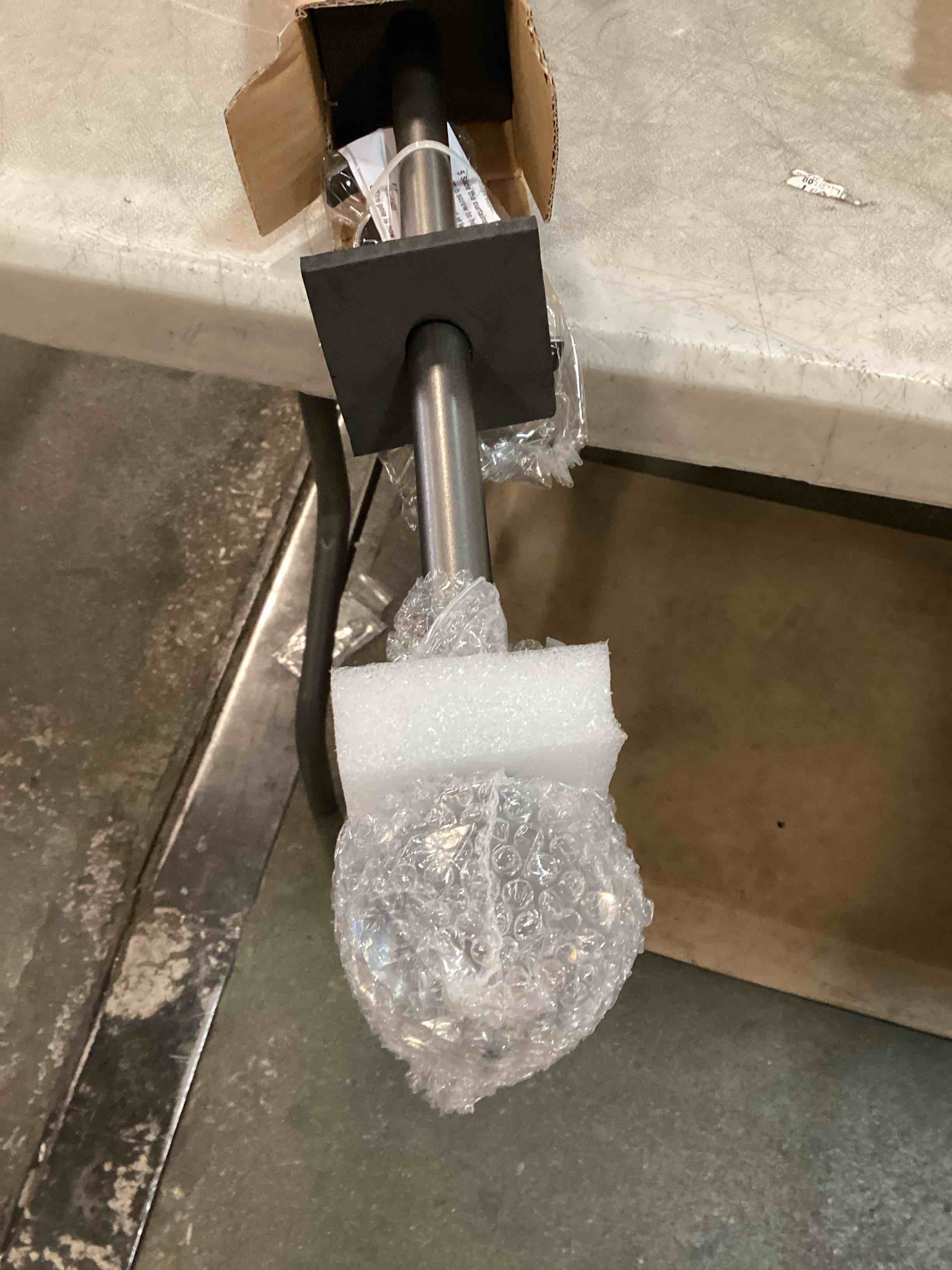 https://s3.amazonaws.com/lotting-images-prod/bidfta/_1730305267035.jpeg