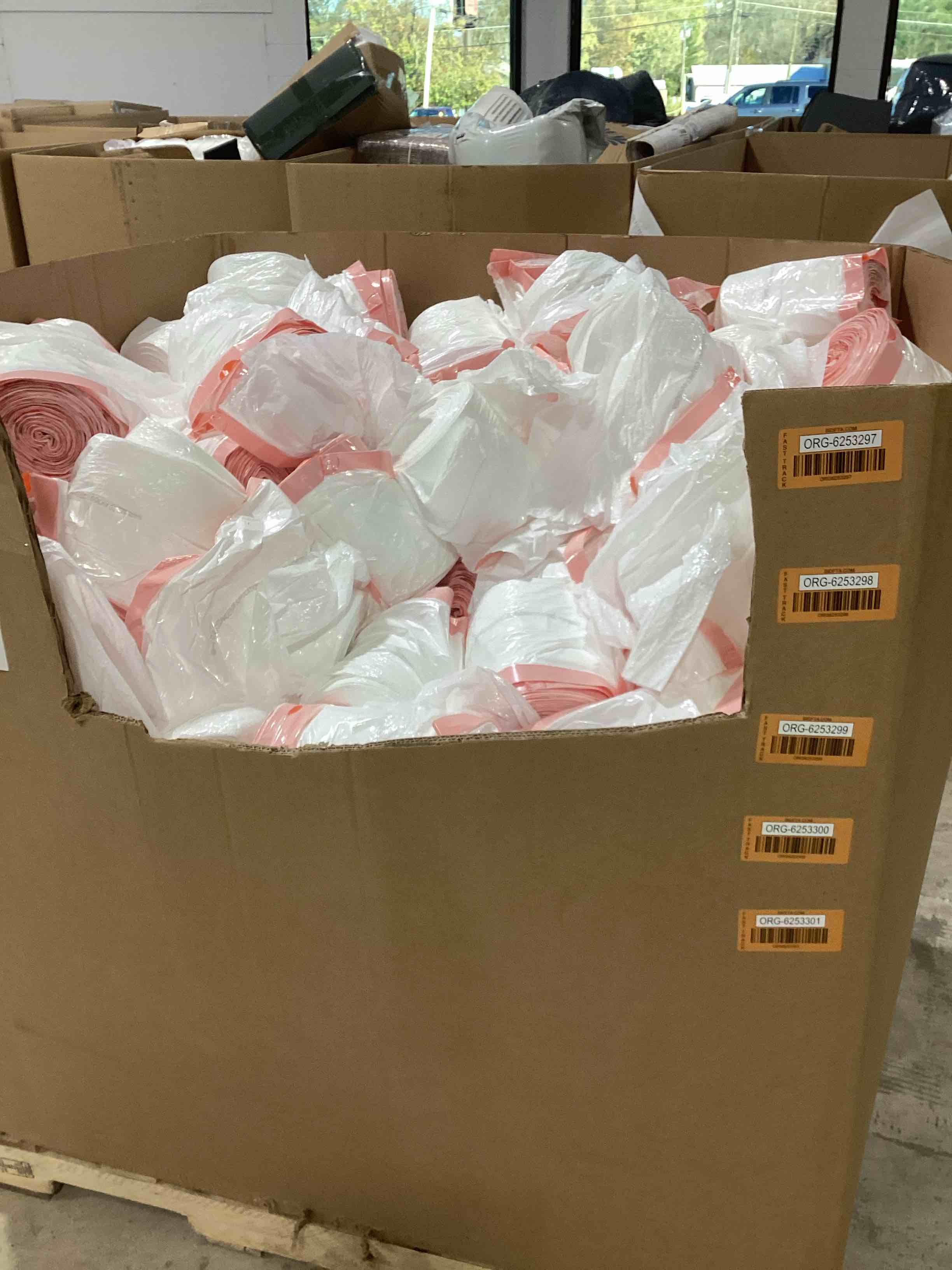 https://s3.amazonaws.com/lotting-images-prod/bidfta/_1731445195768.jpeg