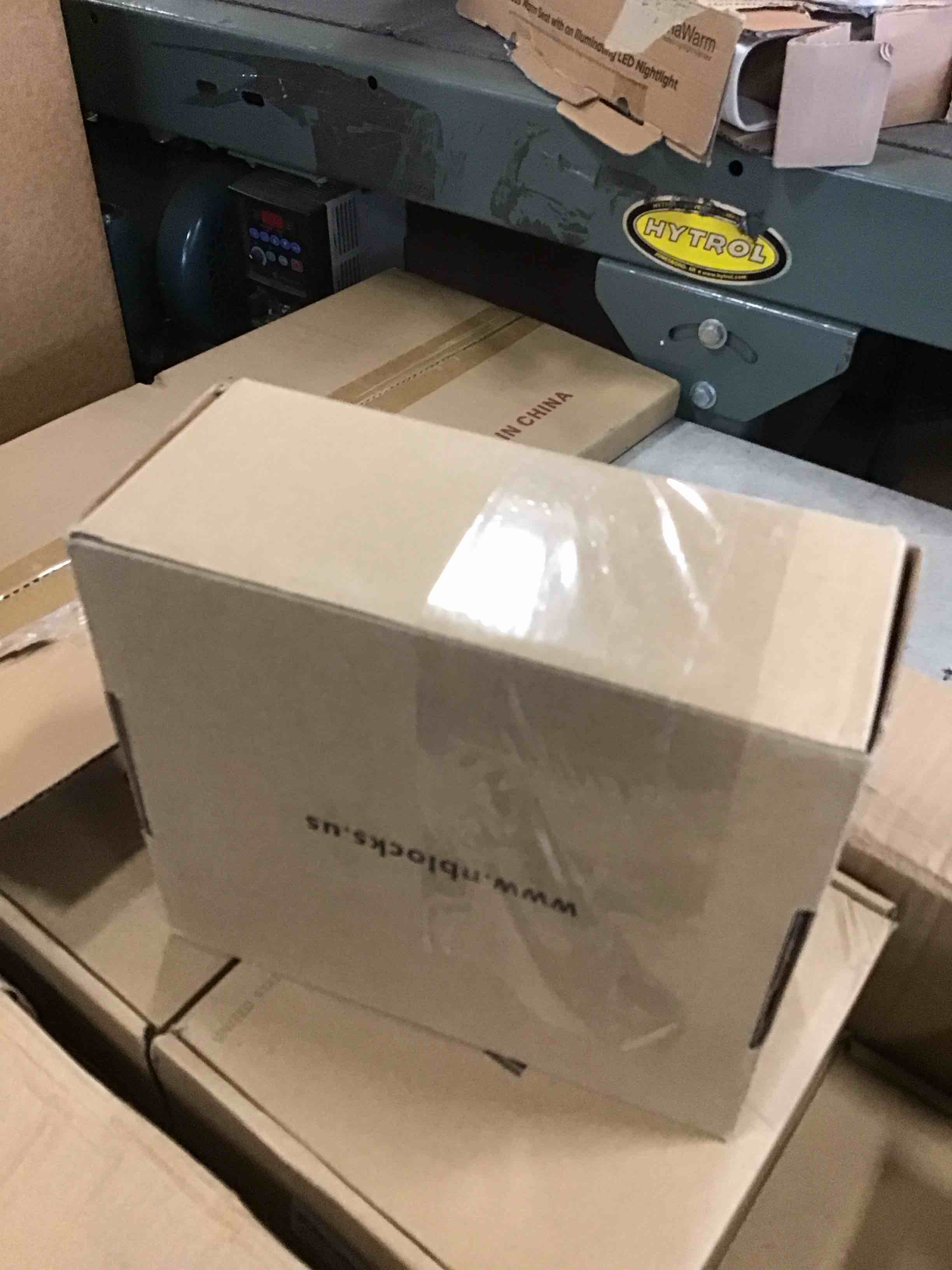 https://s3.amazonaws.com/lotting-images-prod/bidfta/_1731948716814.jpeg
