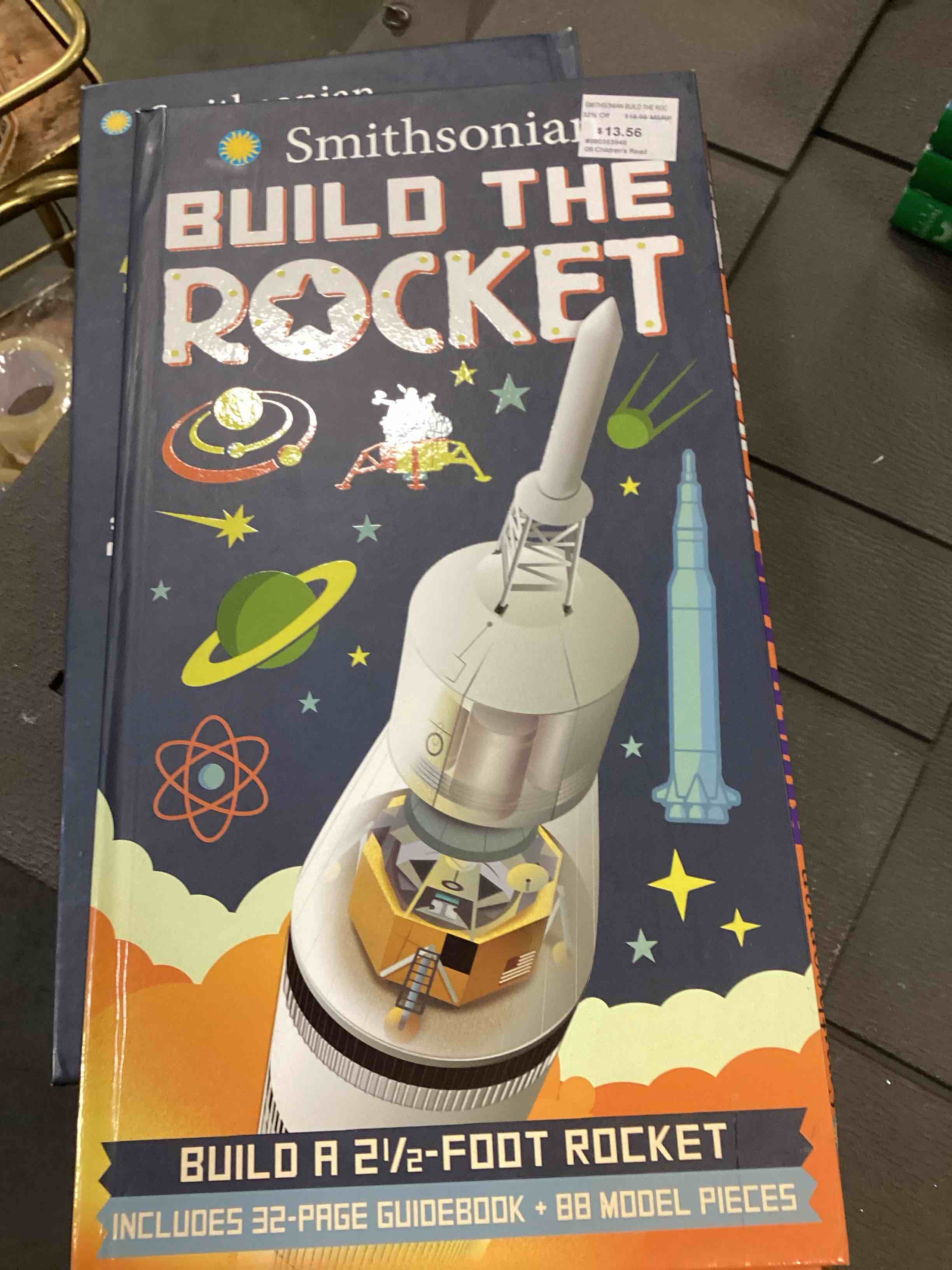 Build the...: Smithsonian Build the Rocket (Mixed media product)
