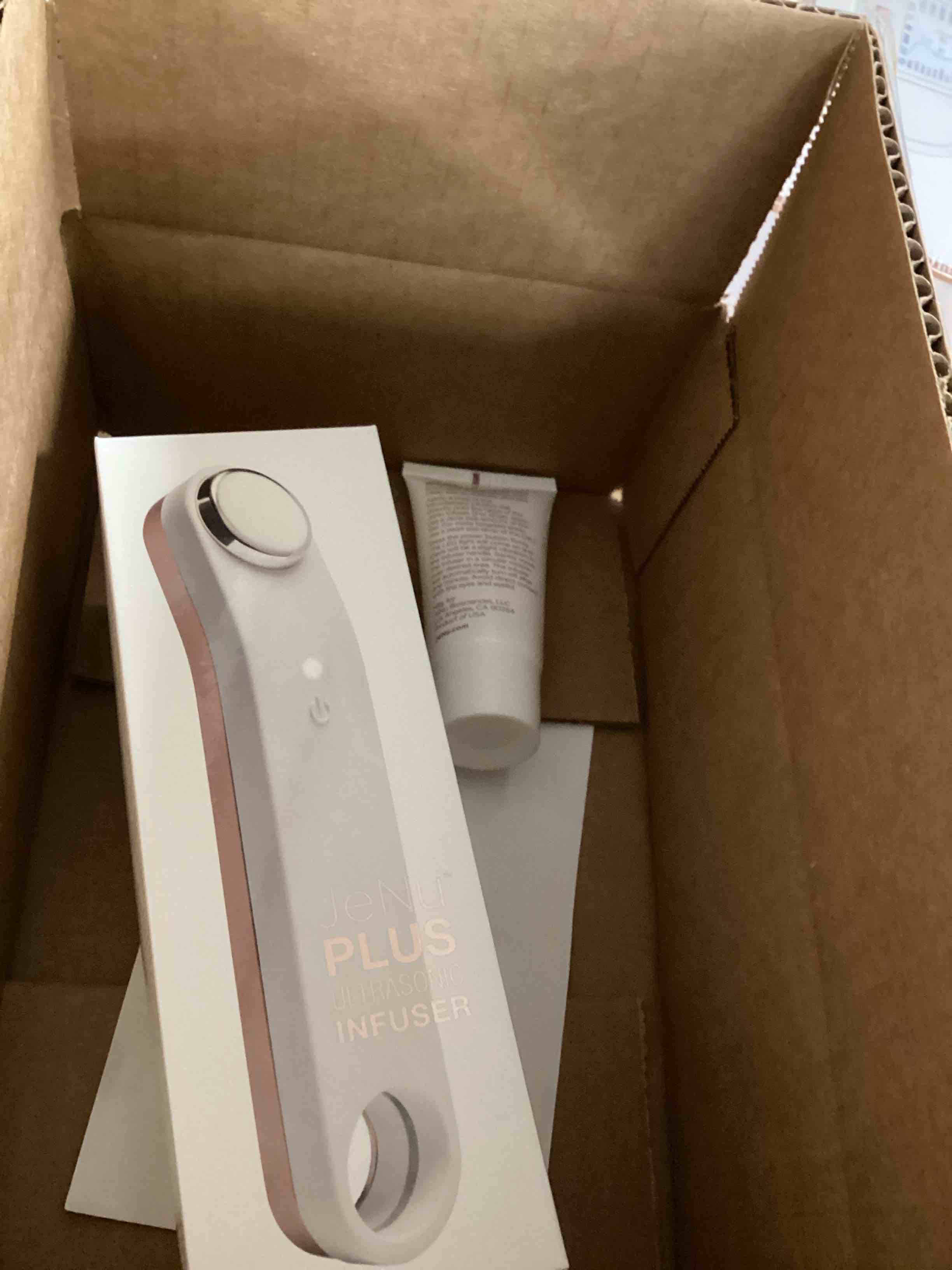 https://s3.amazonaws.com/lotting-images-prod/bidfta/_1732751274210.jpeg