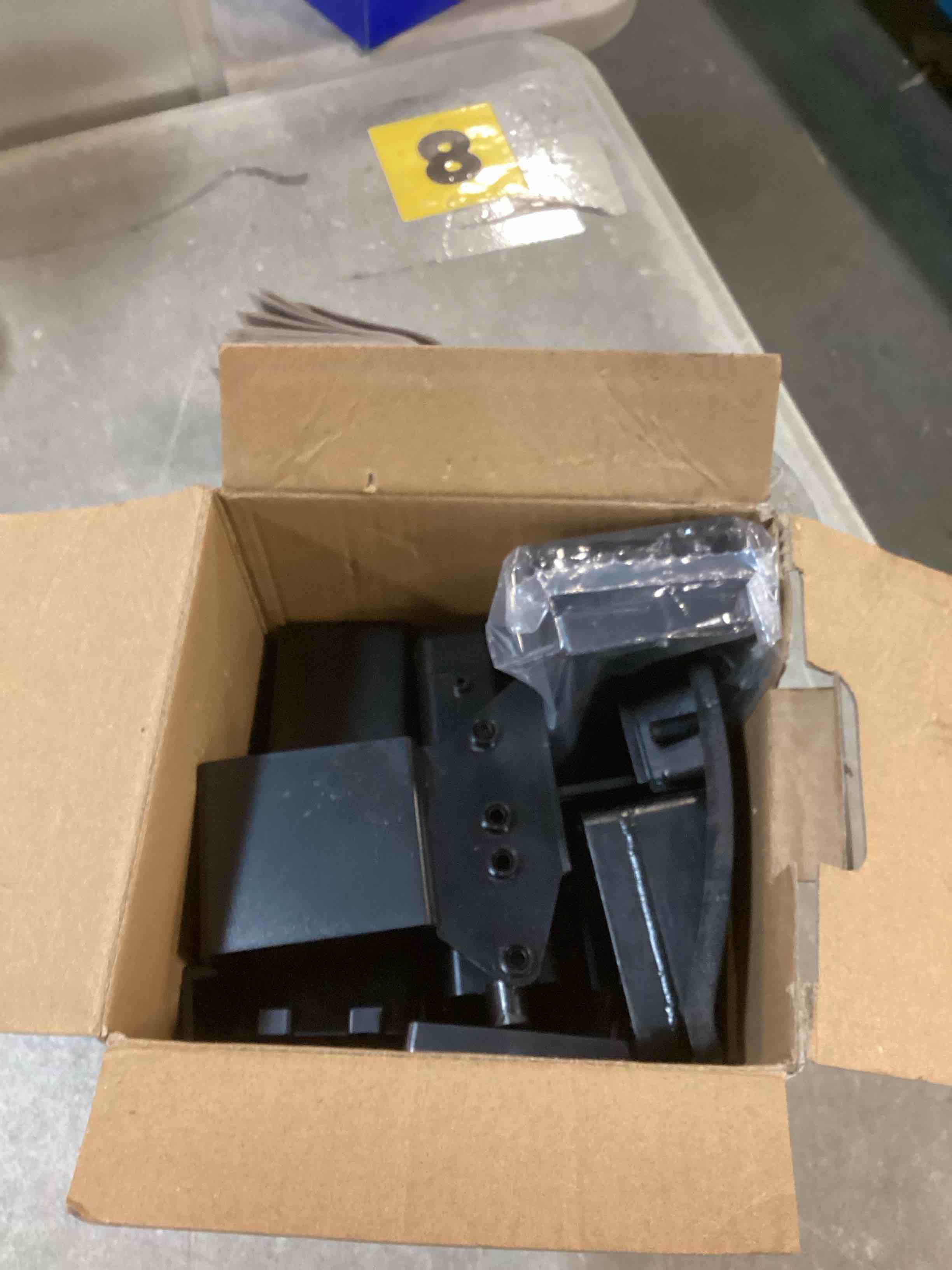 https://s3.amazonaws.com/lotting-images-prod/bidfta/_1733173725872.jpeg
