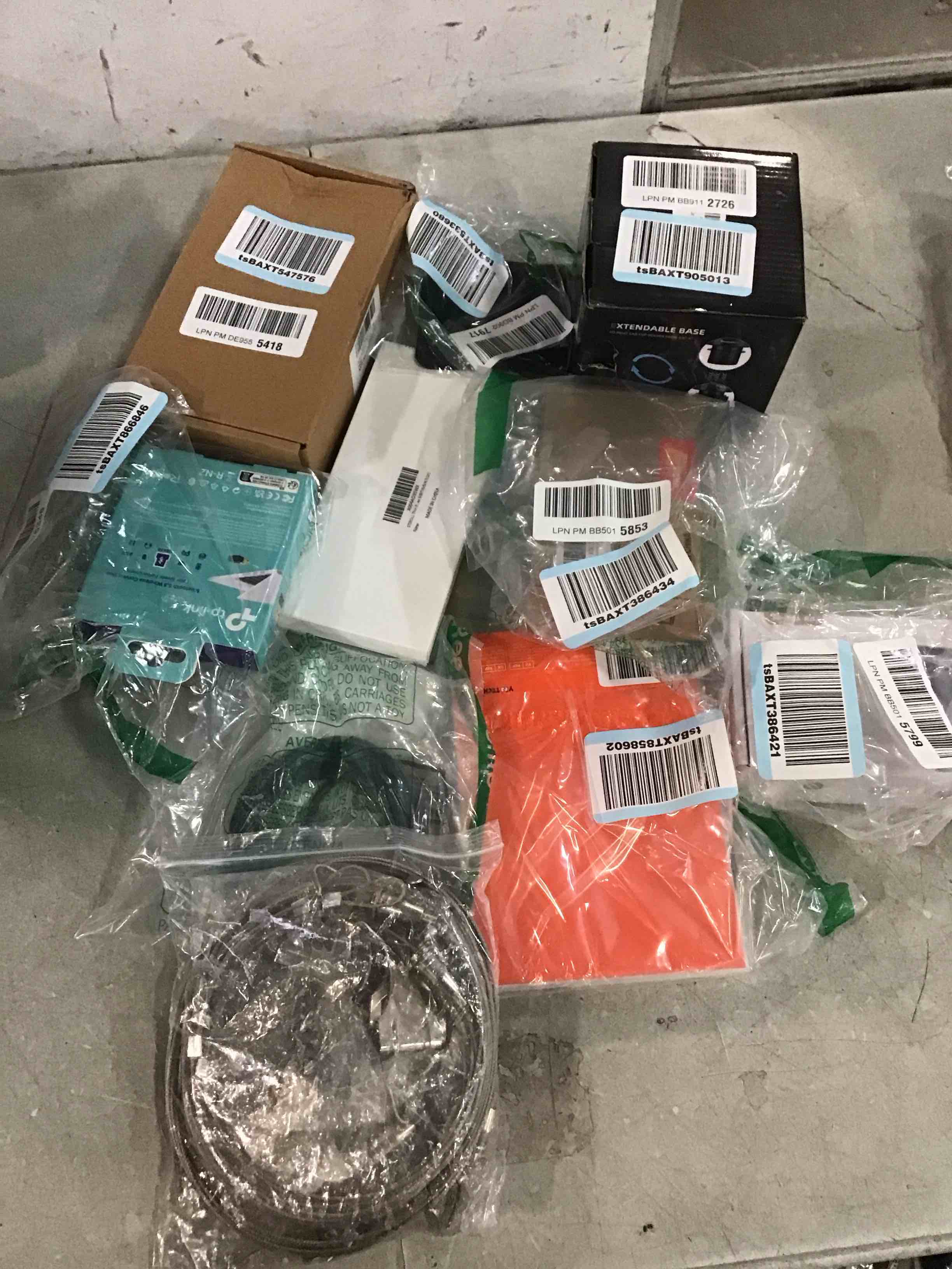 https://s3.amazonaws.com/lotting-images-prod/bidfta/_1733236705383.jpeg