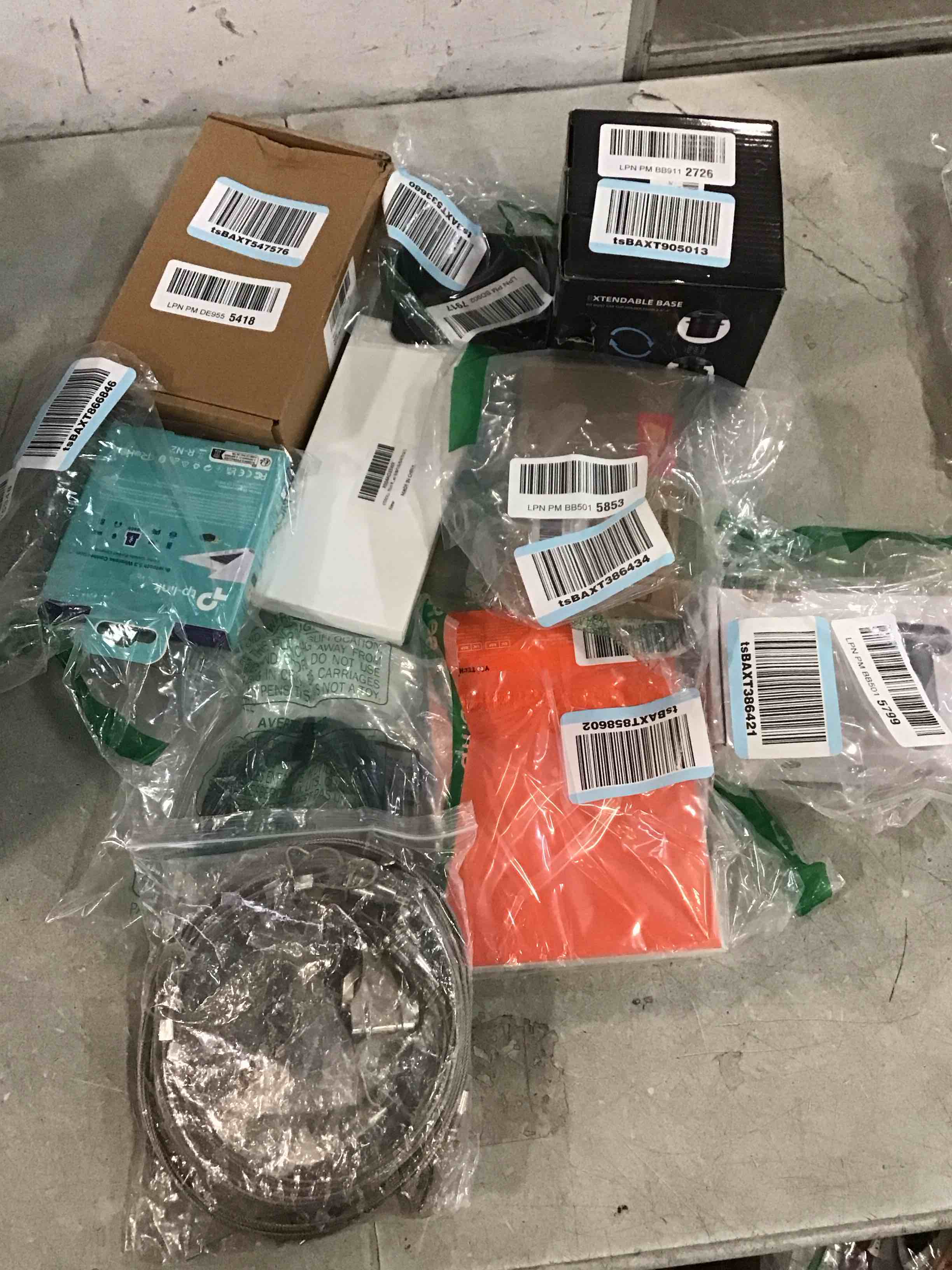 https://s3.amazonaws.com/lotting-images-prod/bidfta/_1733236707075.jpeg