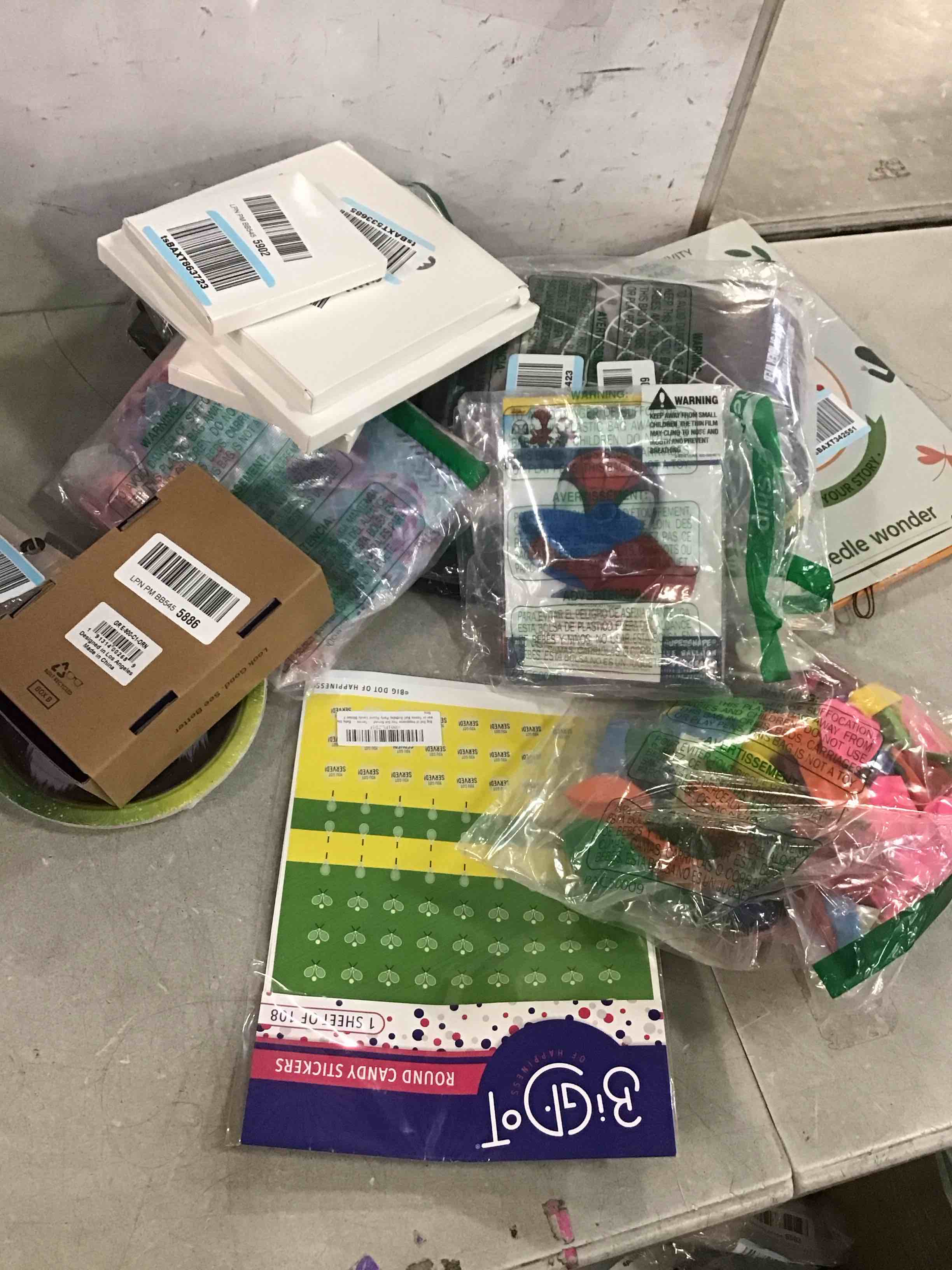 https://s3.amazonaws.com/lotting-images-prod/bidfta/_1733237726559.jpeg