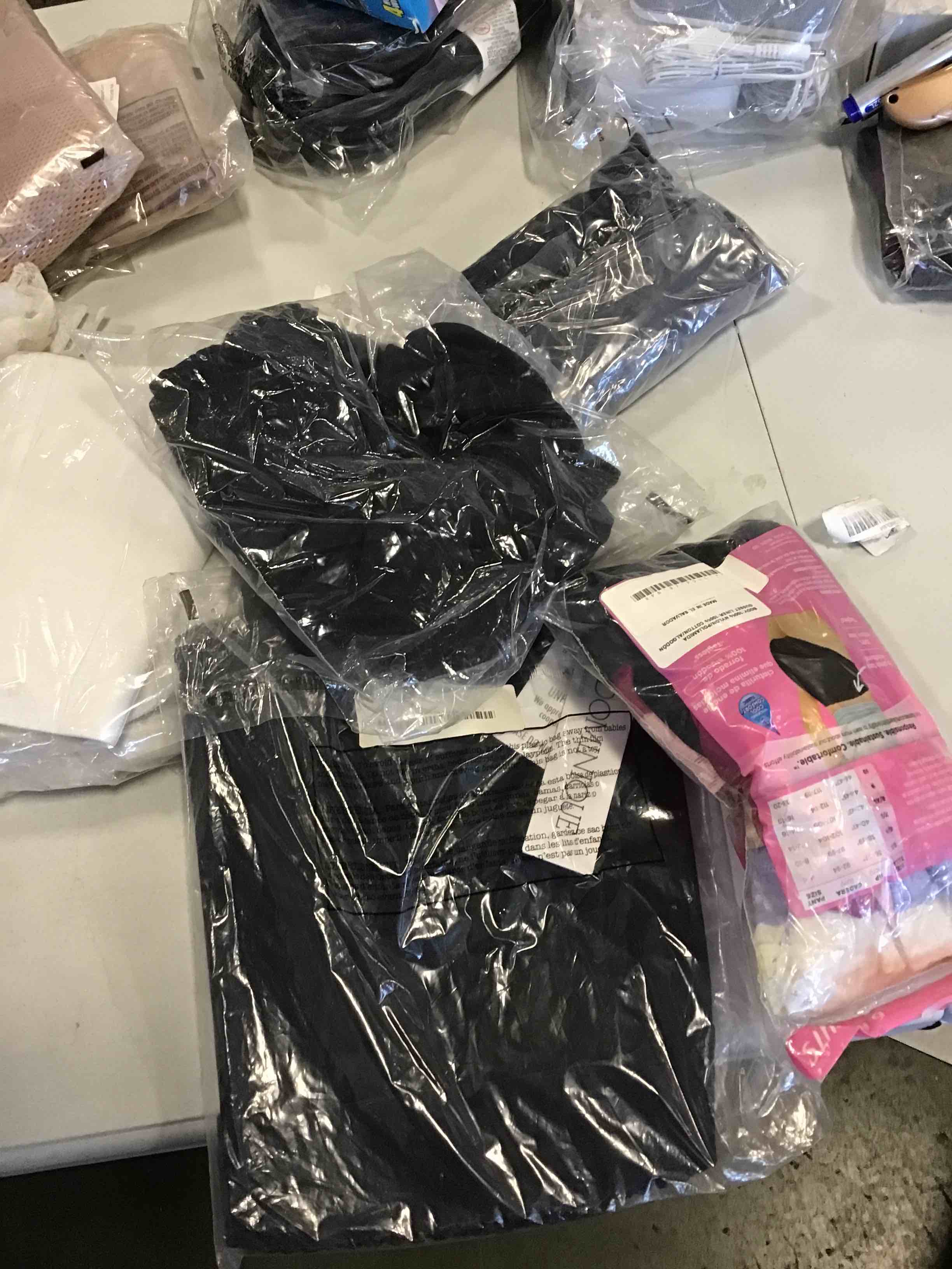 https://s3.amazonaws.com/lotting-images-prod/bidfta/_1733427807106.jpeg