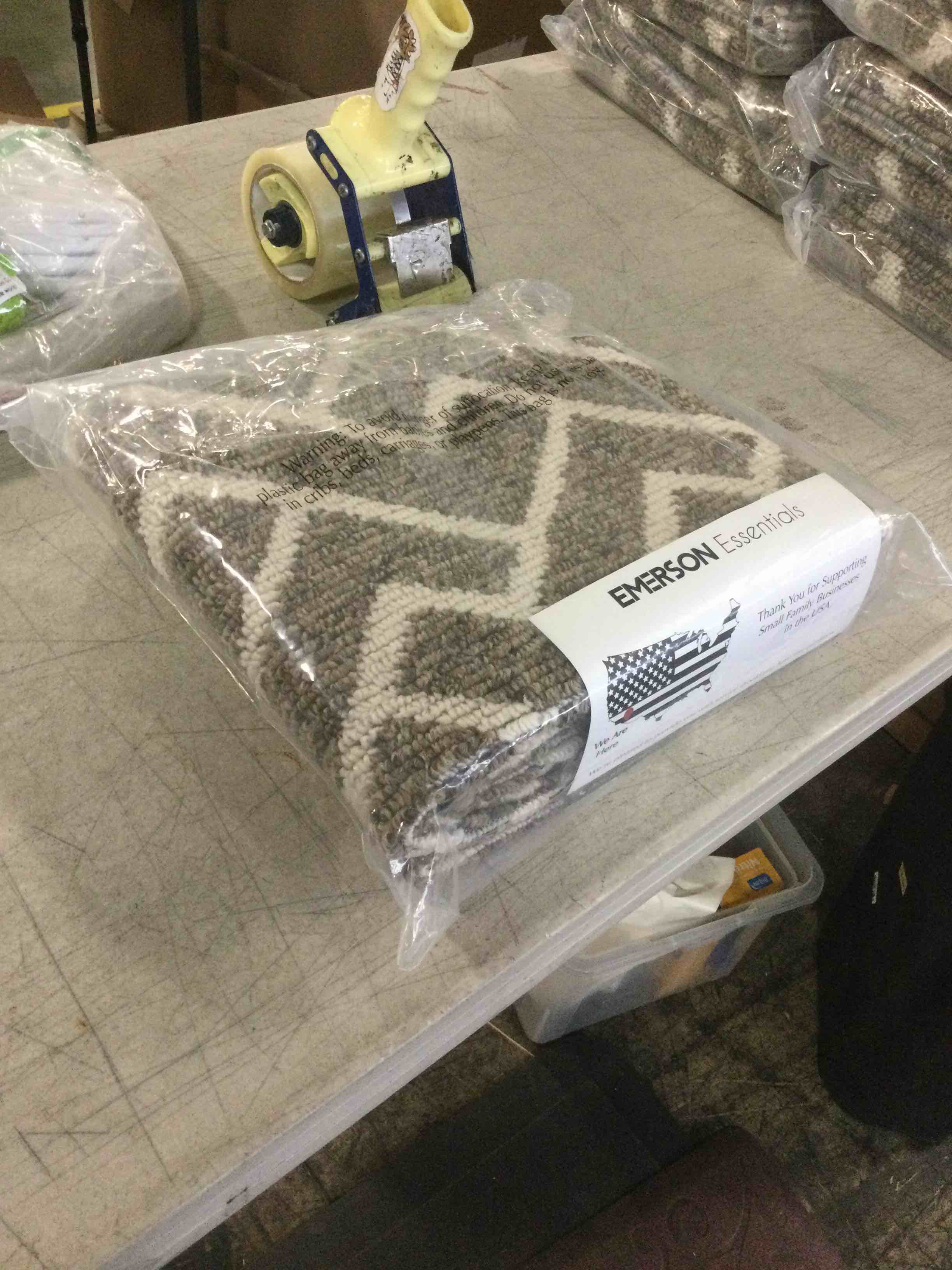 https://s3.amazonaws.com/lotting-images-prod/bidfta/_1733754208451.jpeg