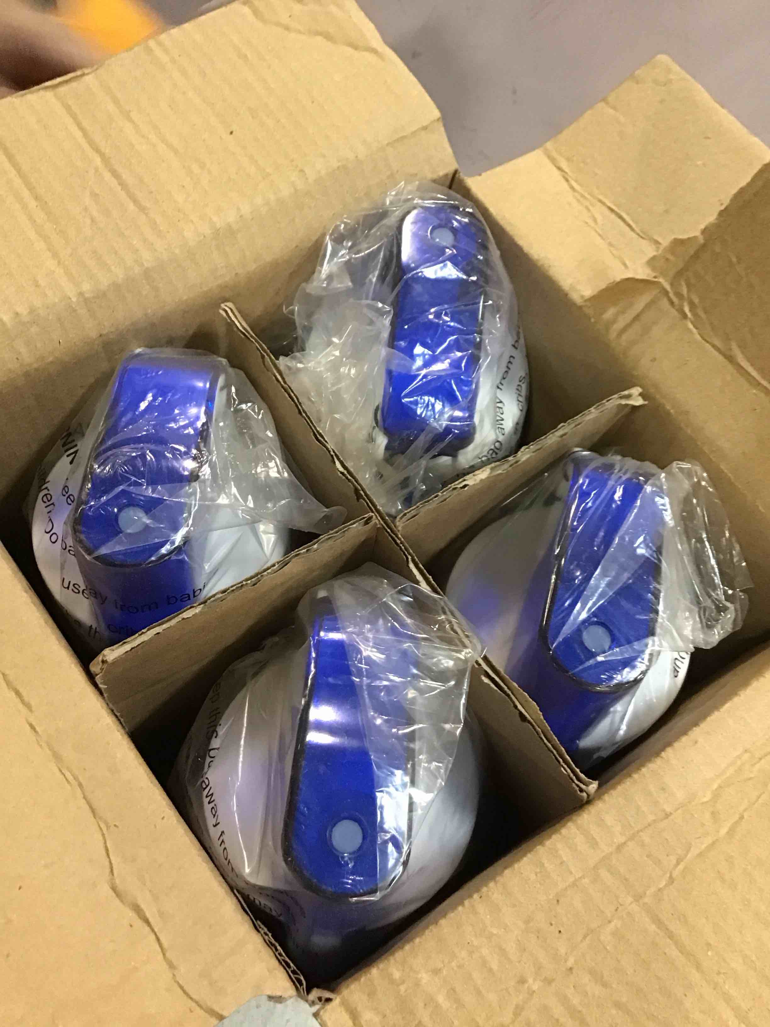 Condition photo showing Good Condition for (pack of 4) Vandor Marvel Captain America 24 Ounce Tritan Sport Bottle, Blue