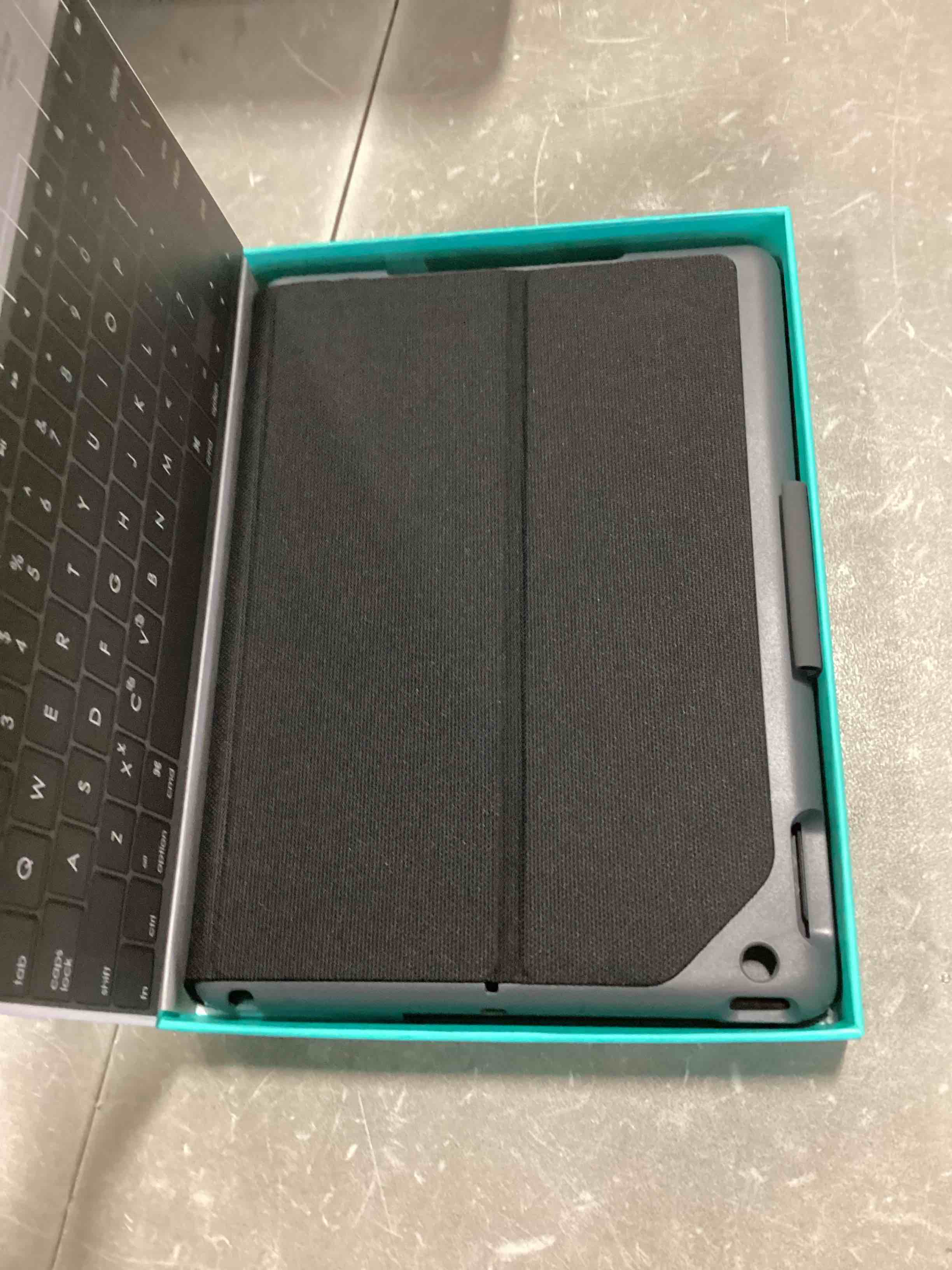 https://s3.amazonaws.com/lotting-images-prod/bidfta/_1735933745840.jpeg