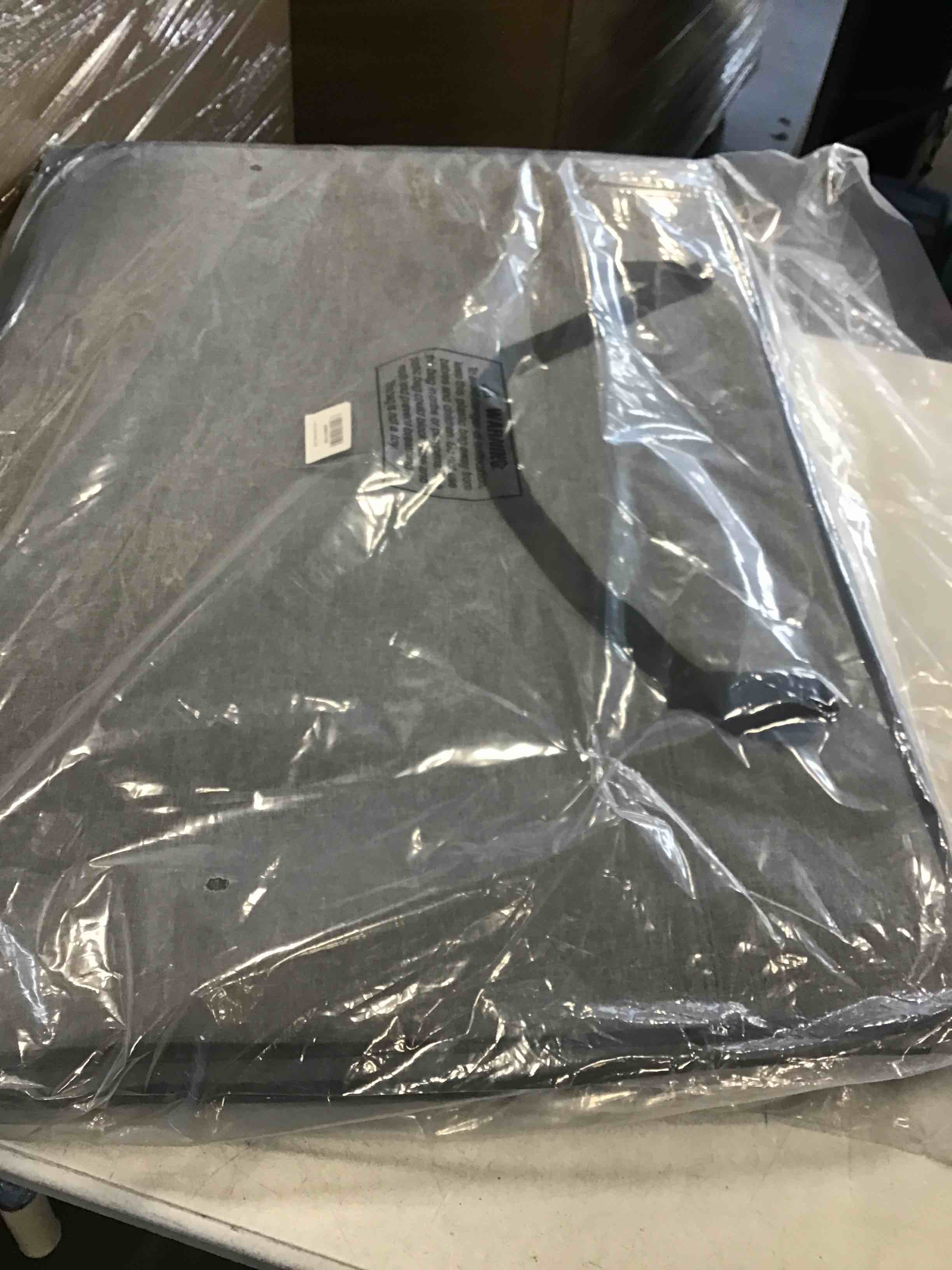 https://s3.amazonaws.com/lotting-images-prod/bidfta/_1735998991793.jpeg