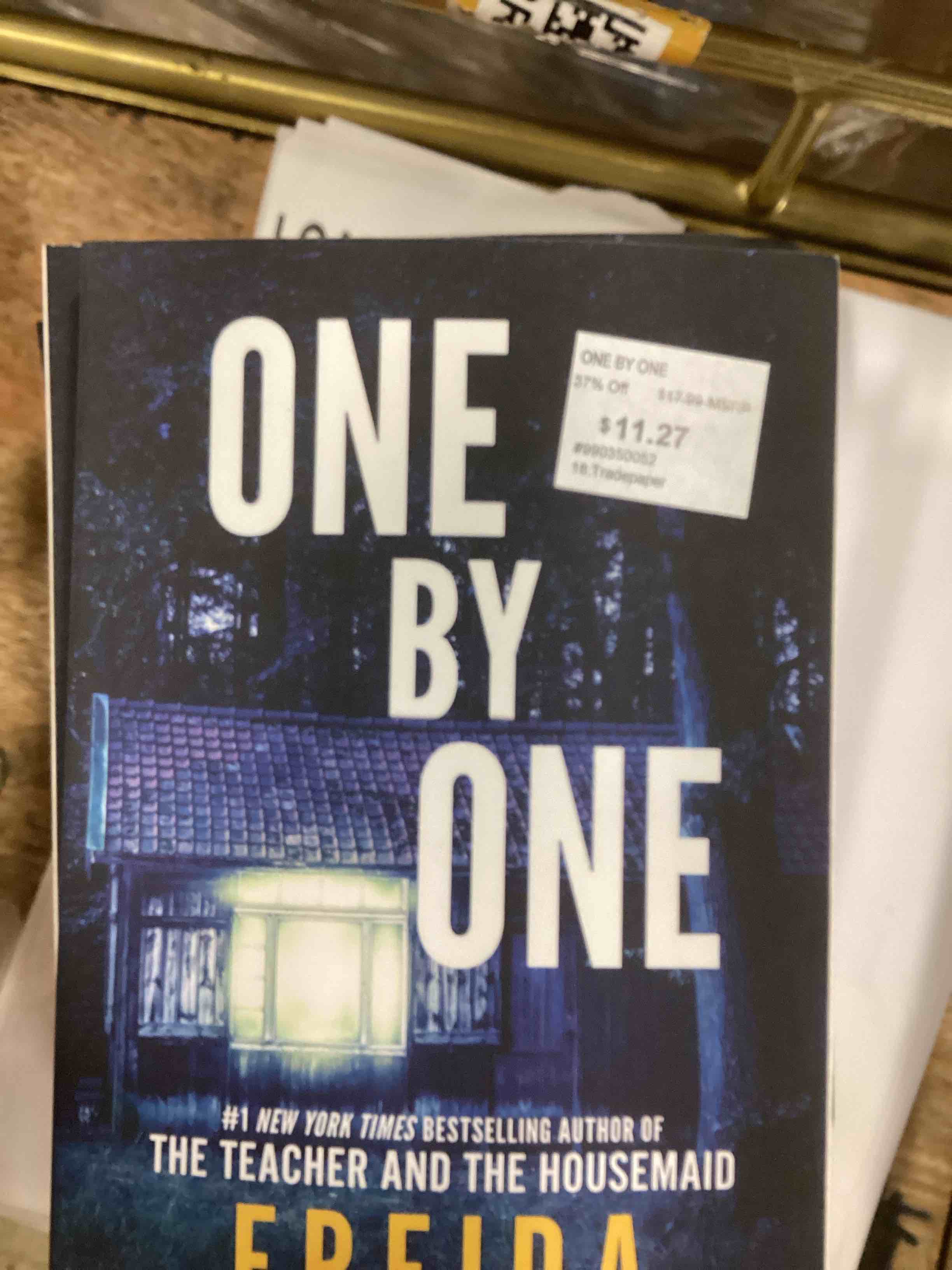 One by One by Freida McFadden, Paperback