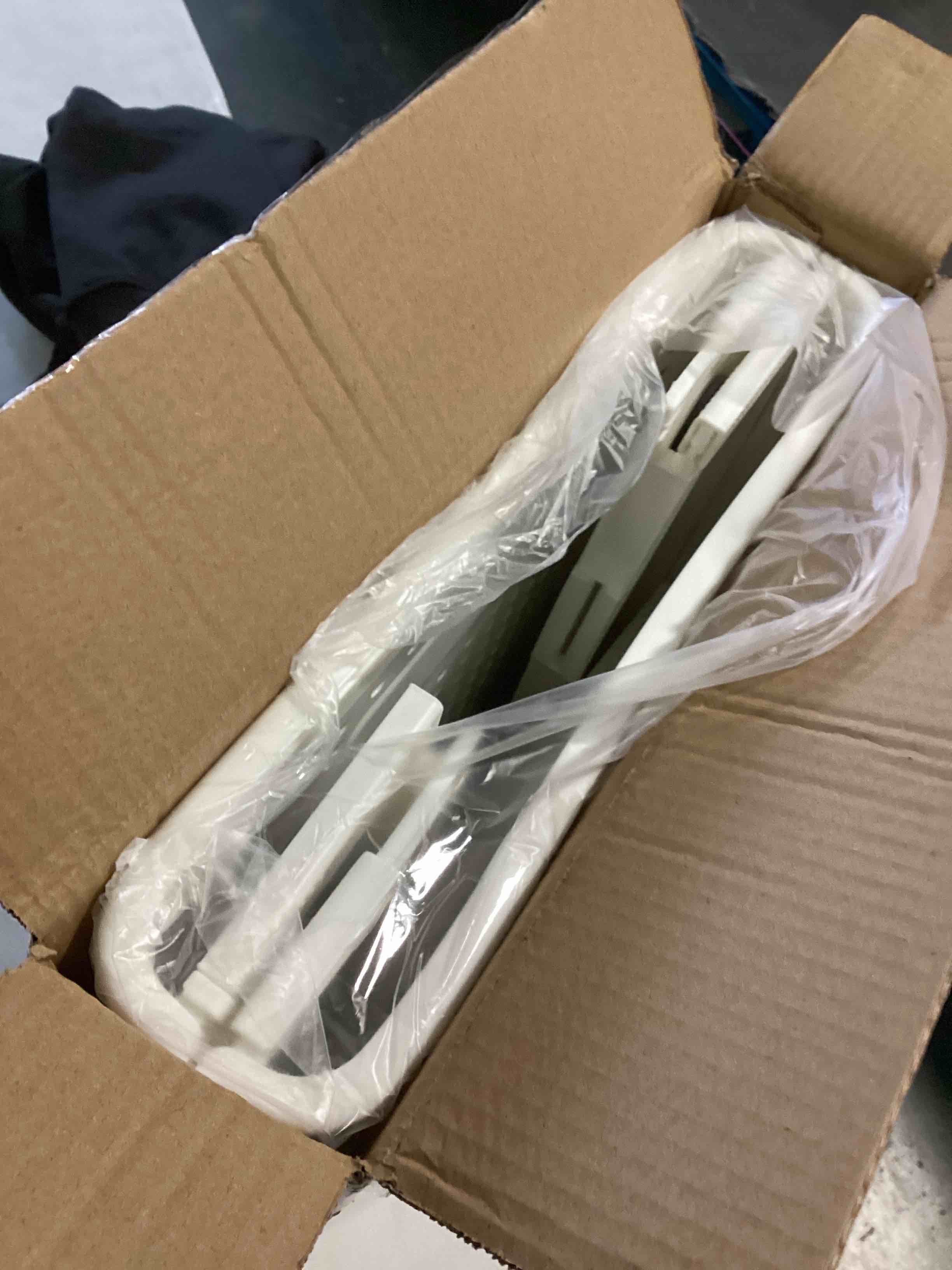 https://s3.amazonaws.com/lotting-images-prod/bidfta/_1737052819571.jpeg