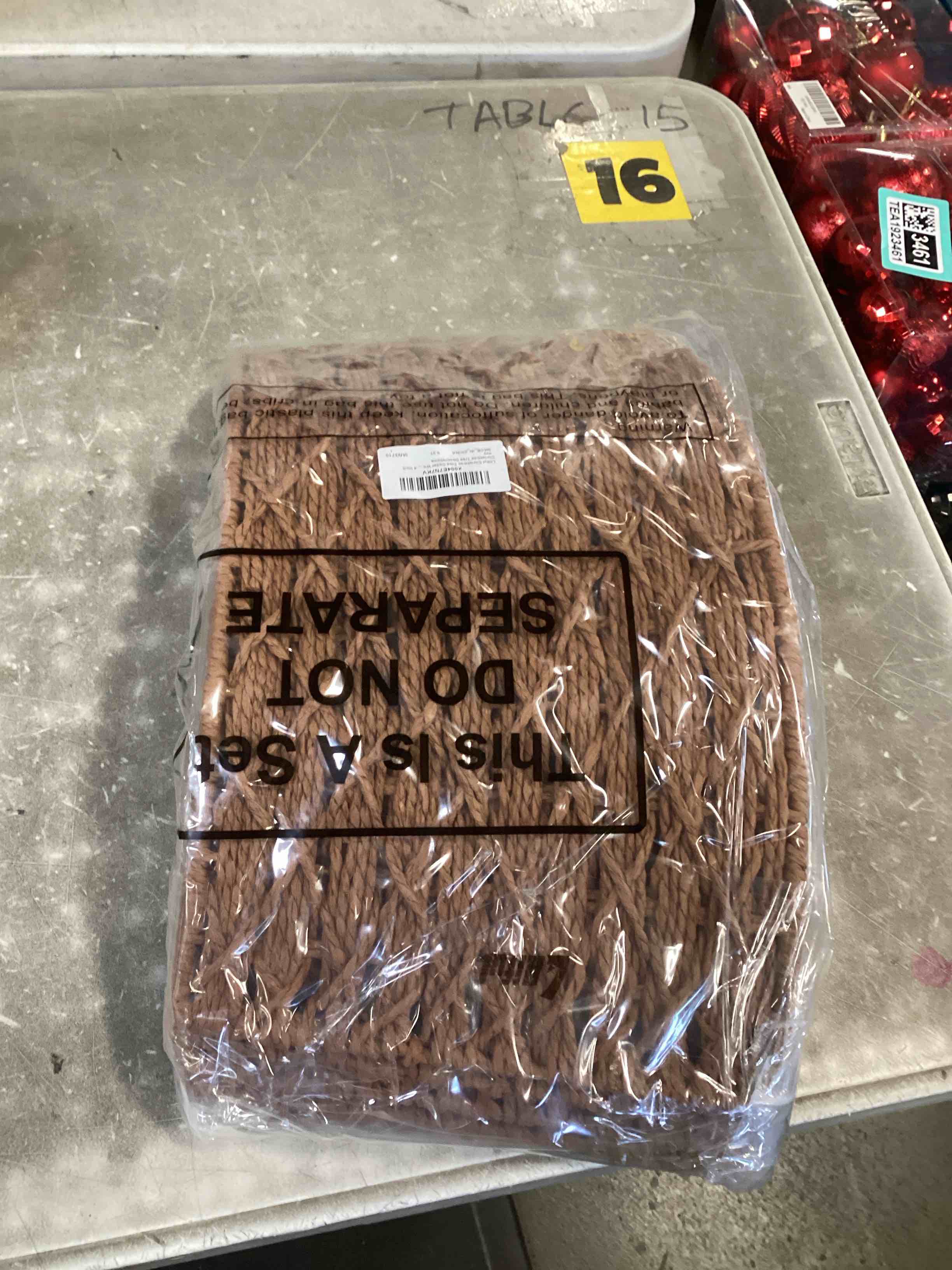 https://s3.amazonaws.com/lotting-images-prod/bidfta/_1737138102086.jpeg