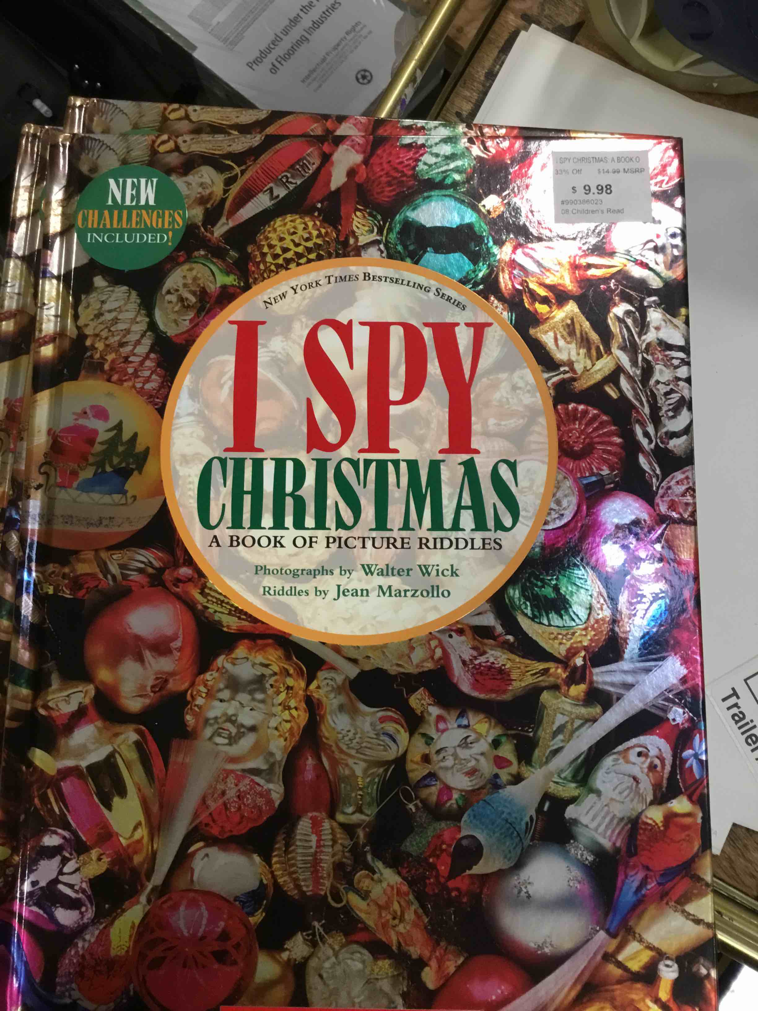 I Spy Christmas: A Book of Picture Riddles, Hardcover