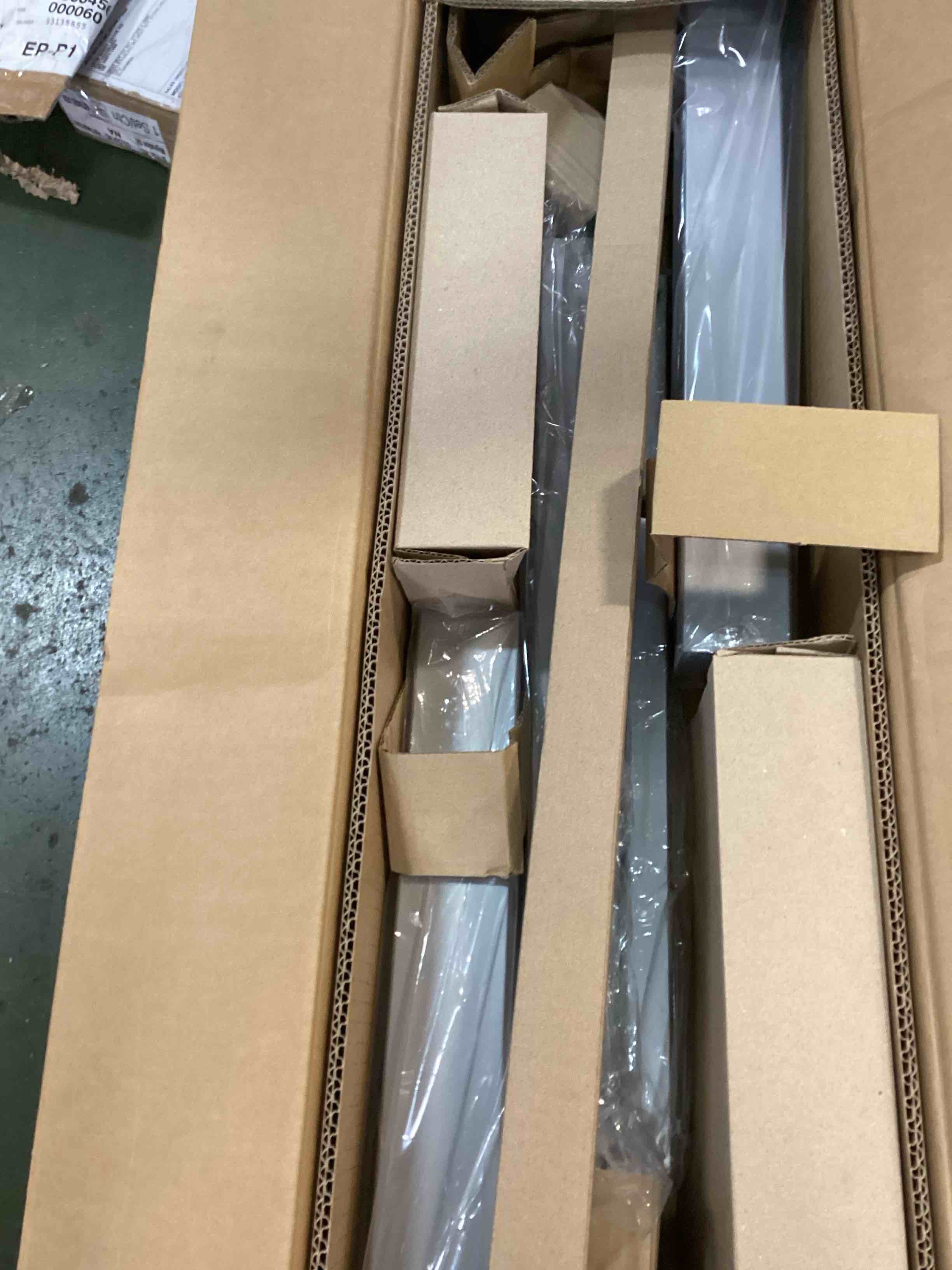 https://s3.amazonaws.com/lotting-images-prod/bidfta/_1737650309899.jpeg