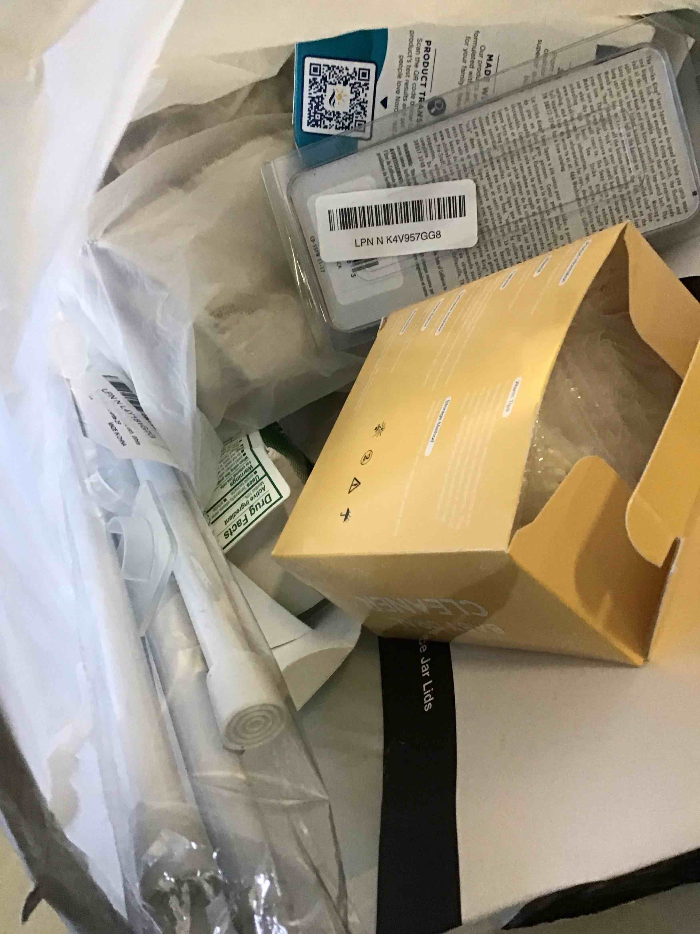 https://s3.amazonaws.com/lotting-images-prod/bidfta/_1738006851453.jpeg