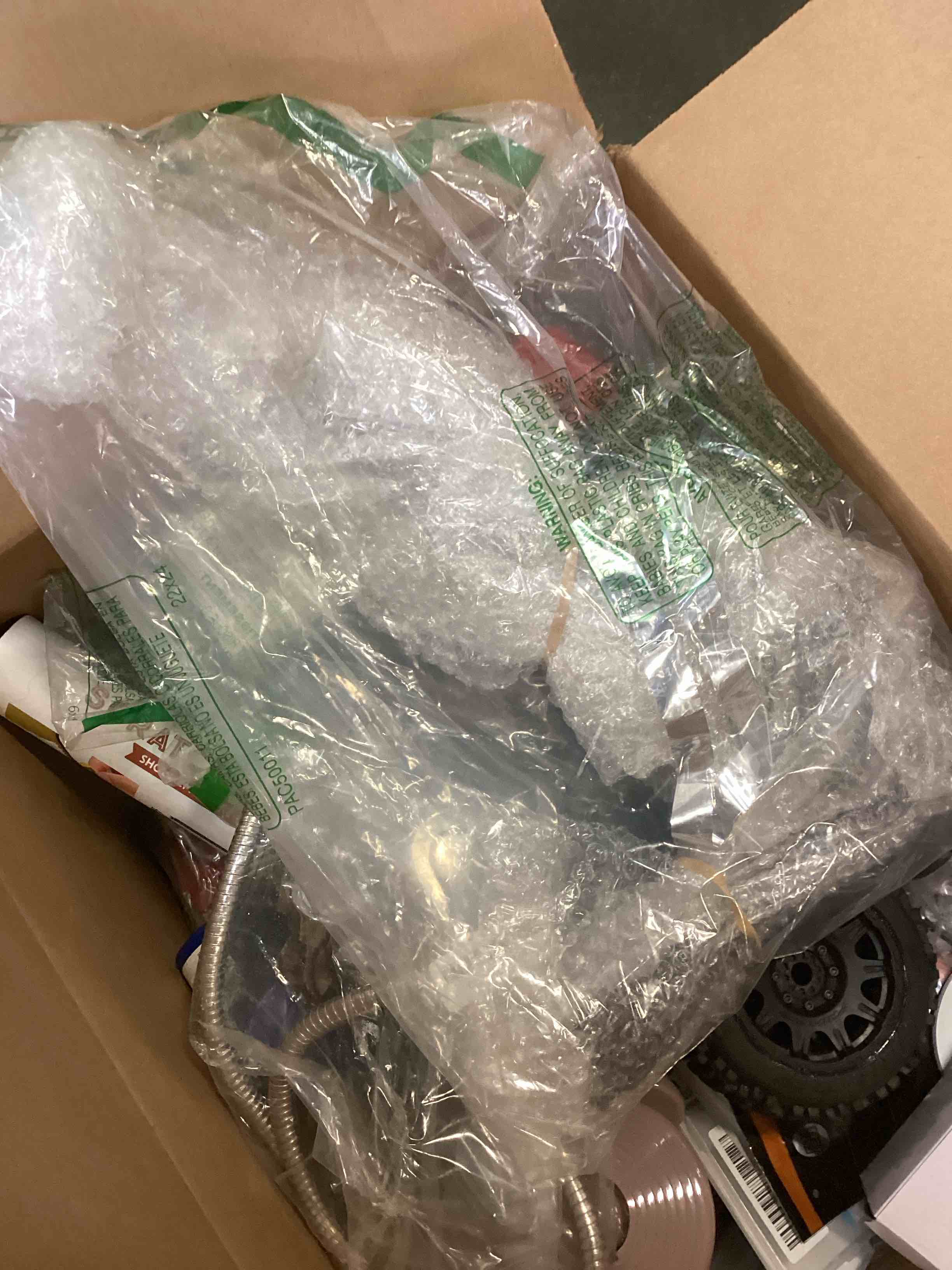 https://s3.amazonaws.com/lotting-images-prod/bidfta/_1738260397822.jpeg