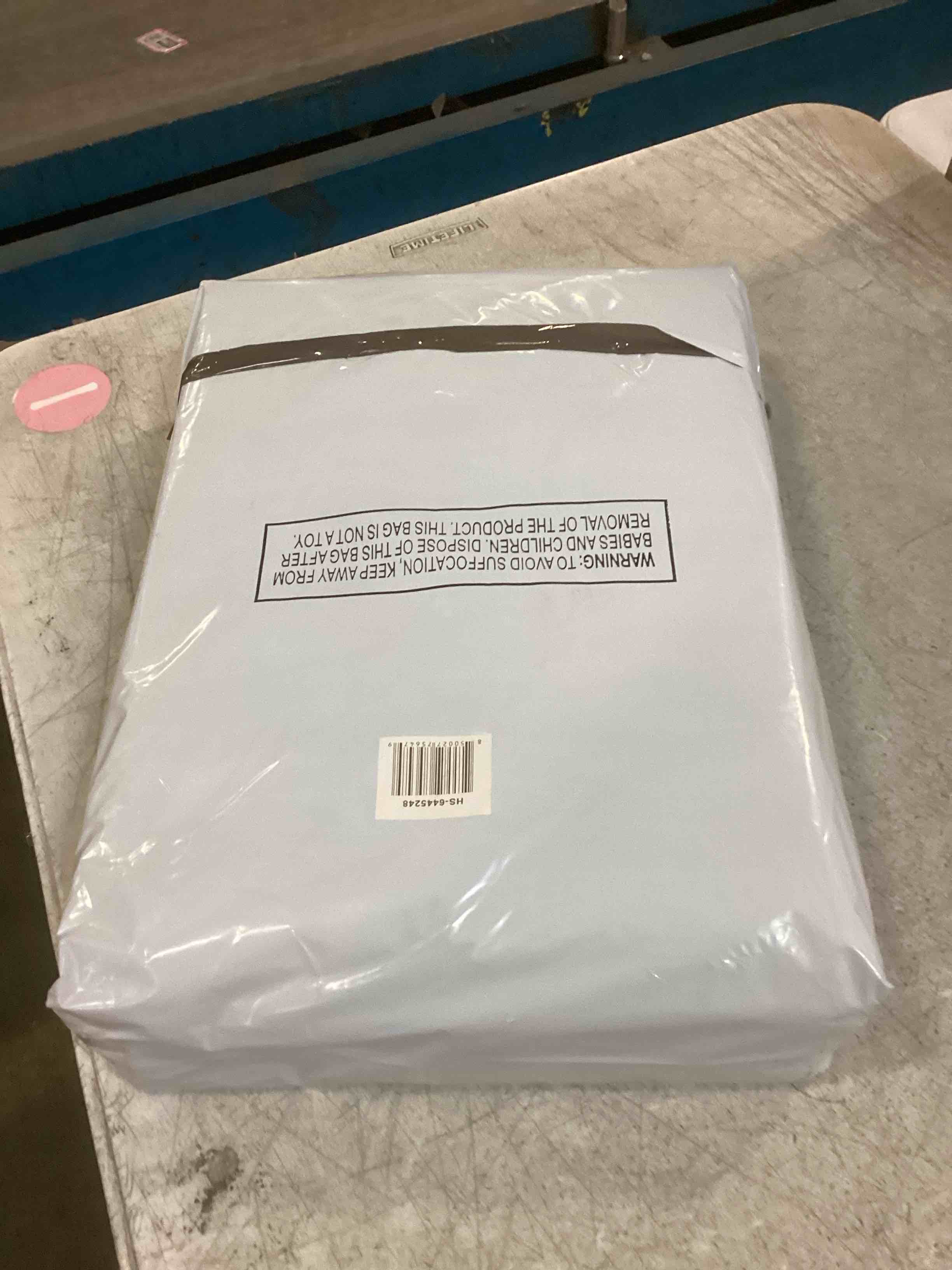 https://s3.amazonaws.com/lotting-images-prod/bidfta/_1738356703777.jpeg