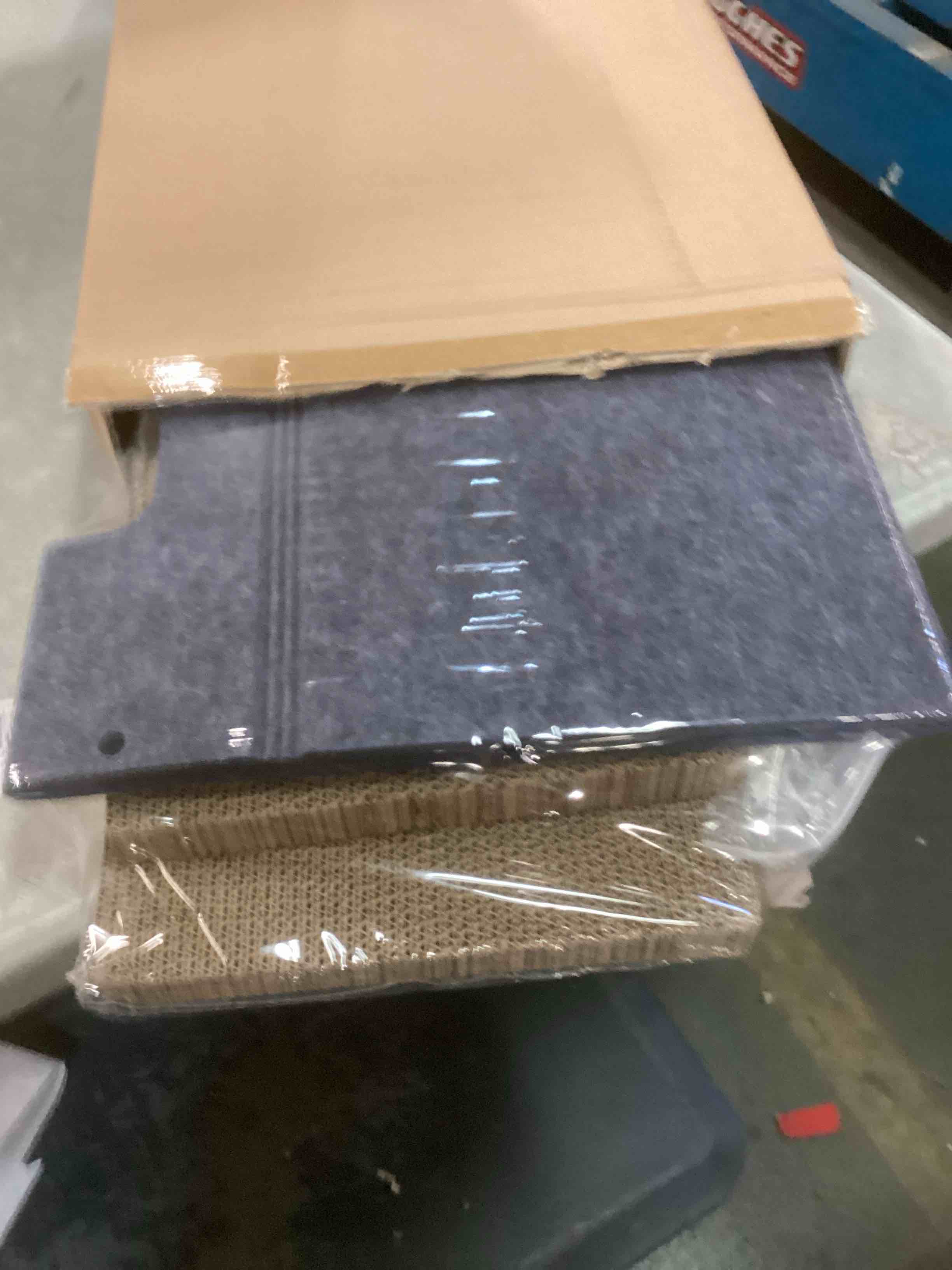 https://s3.amazonaws.com/lotting-images-prod/bidfta/_1738615844818.jpeg