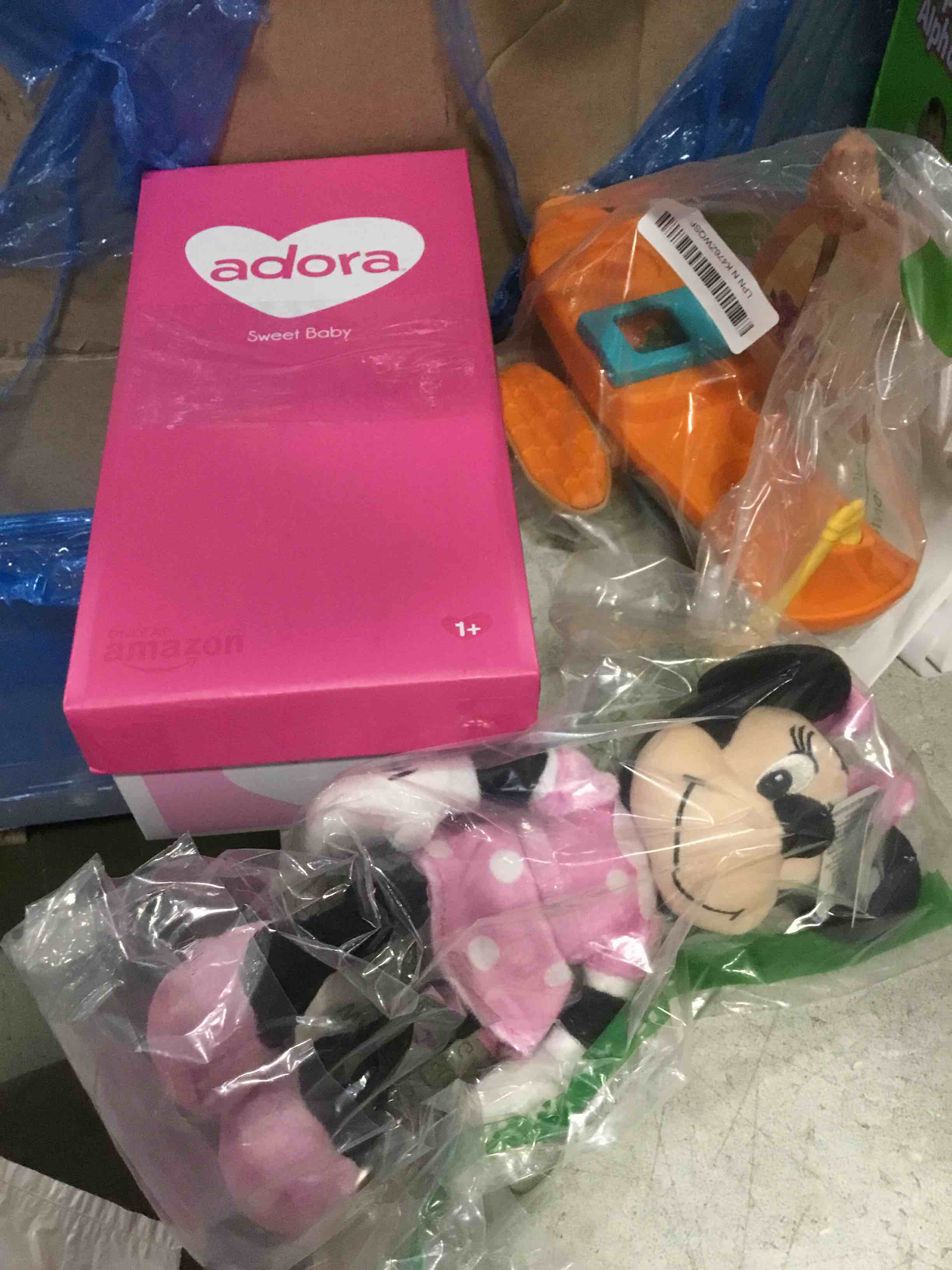  assortment of toys for kids boys and girls  of different ages that including,National Geographic clay Dinosaur modeling Kit,Perler 5 pegboards And Disney Munchings(((May varie styles and toys 