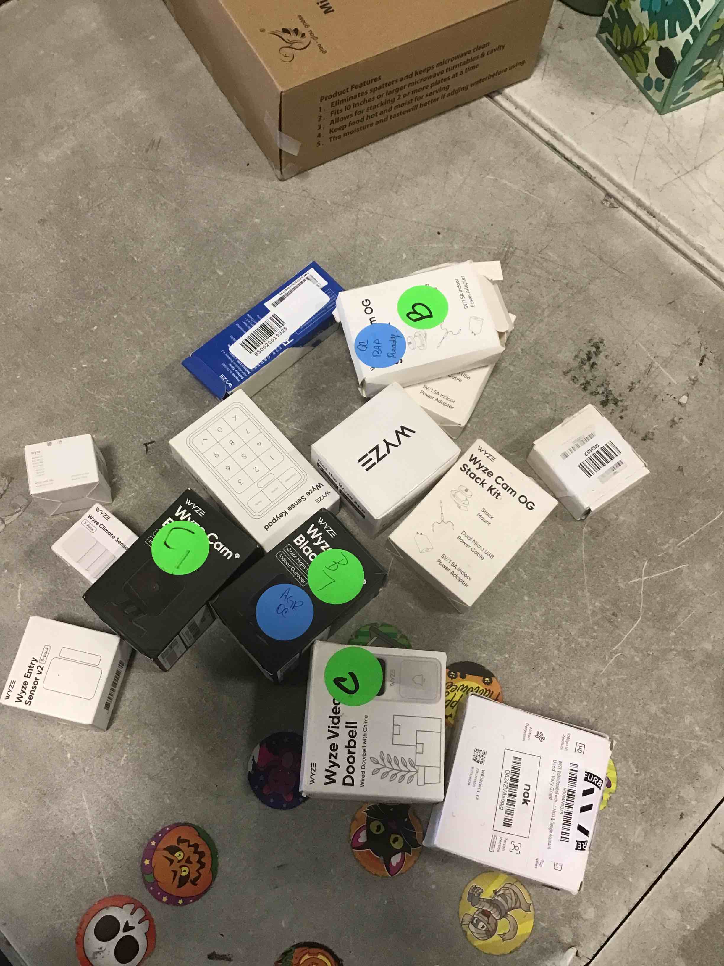 Assorted Lot of Electronics (Headphones, Small Gadgets, Headsets, etc.)