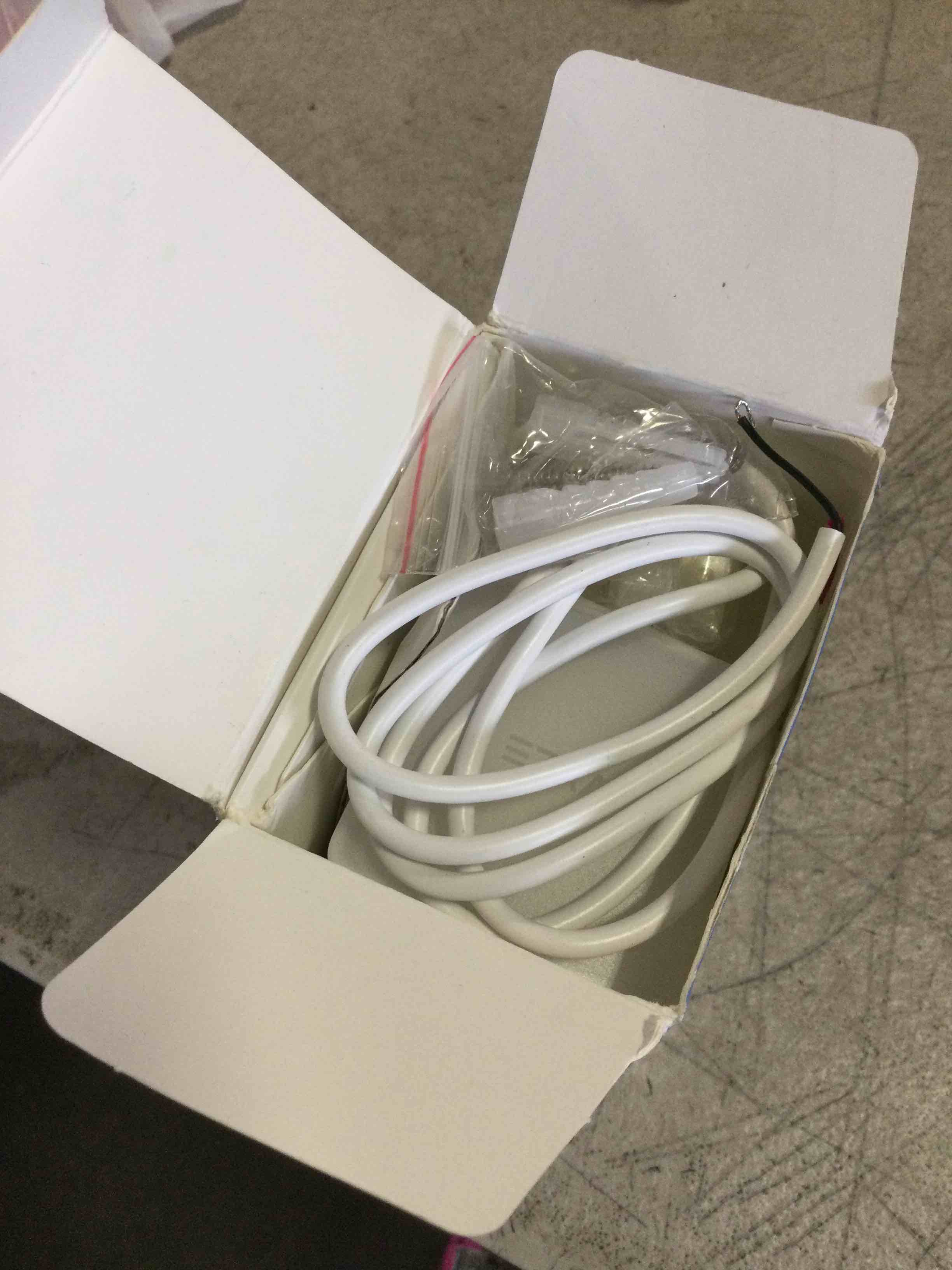 https://s3.amazonaws.com/lotting-images-prod/bidfta/_1738859731860.jpeg