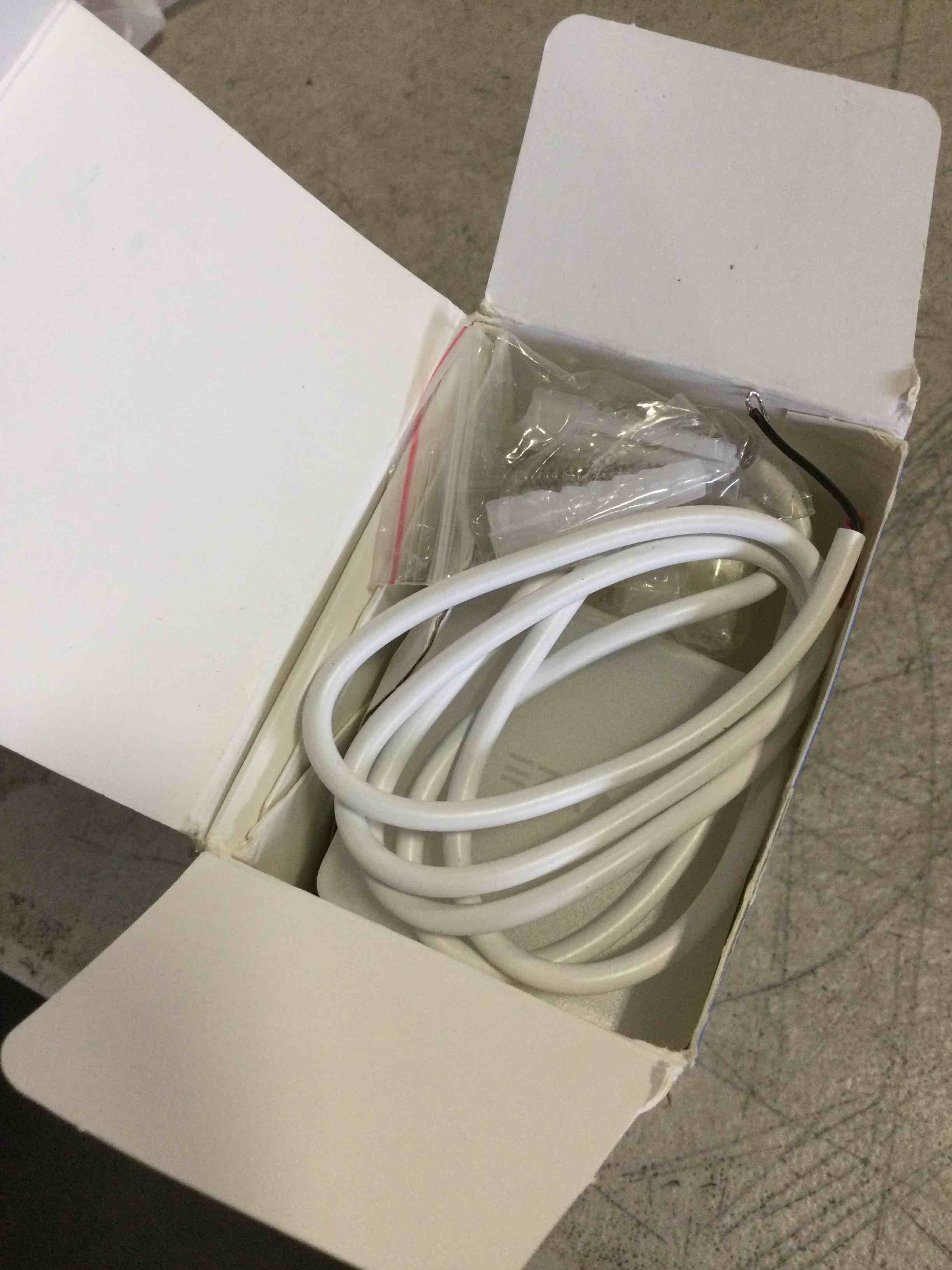 https://s3.amazonaws.com/lotting-images-prod/bidfta/_1738859734731.jpeg