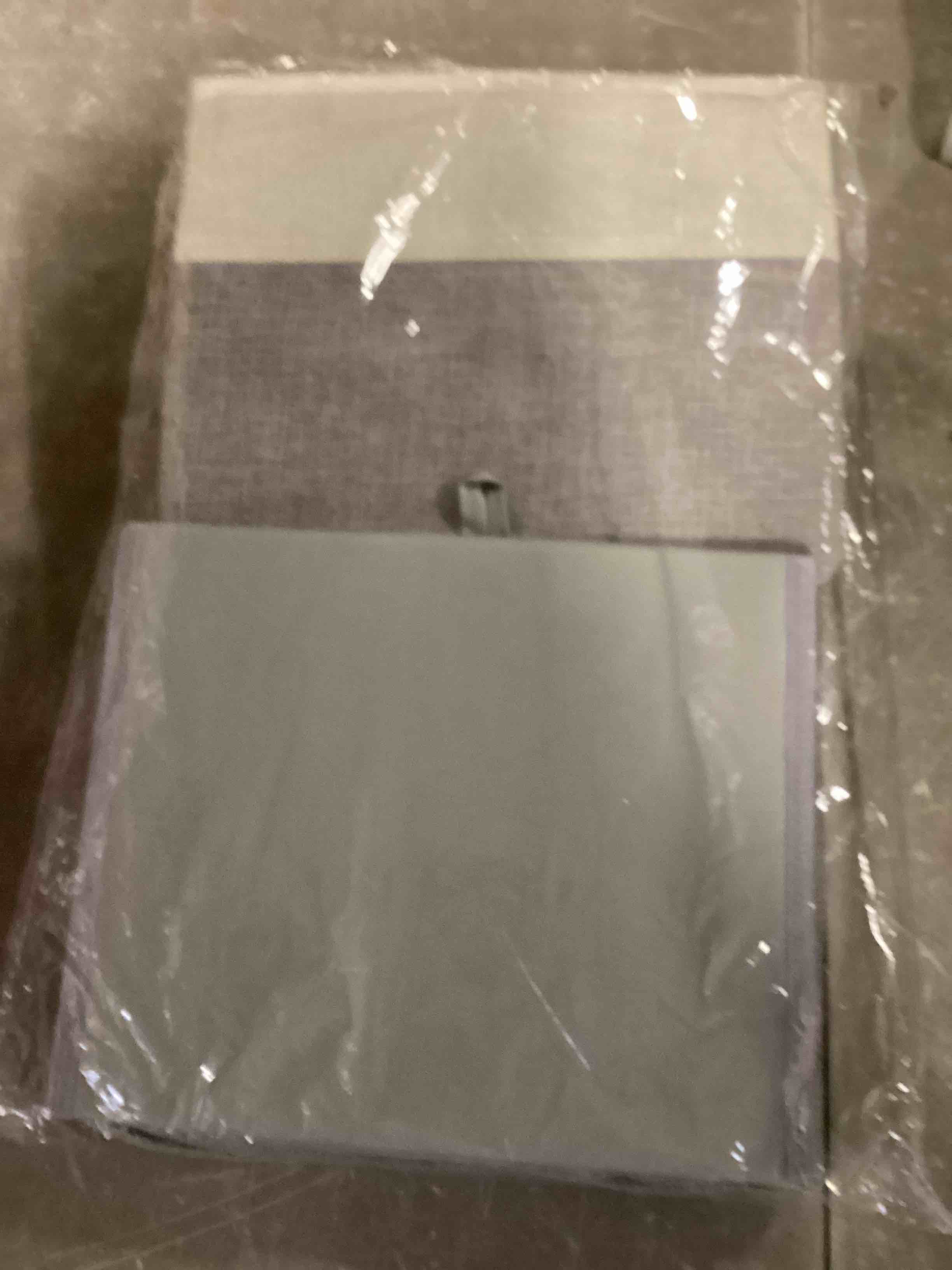 https://s3.amazonaws.com/lotting-images-prod/bidfta/_1739299650633.jpeg