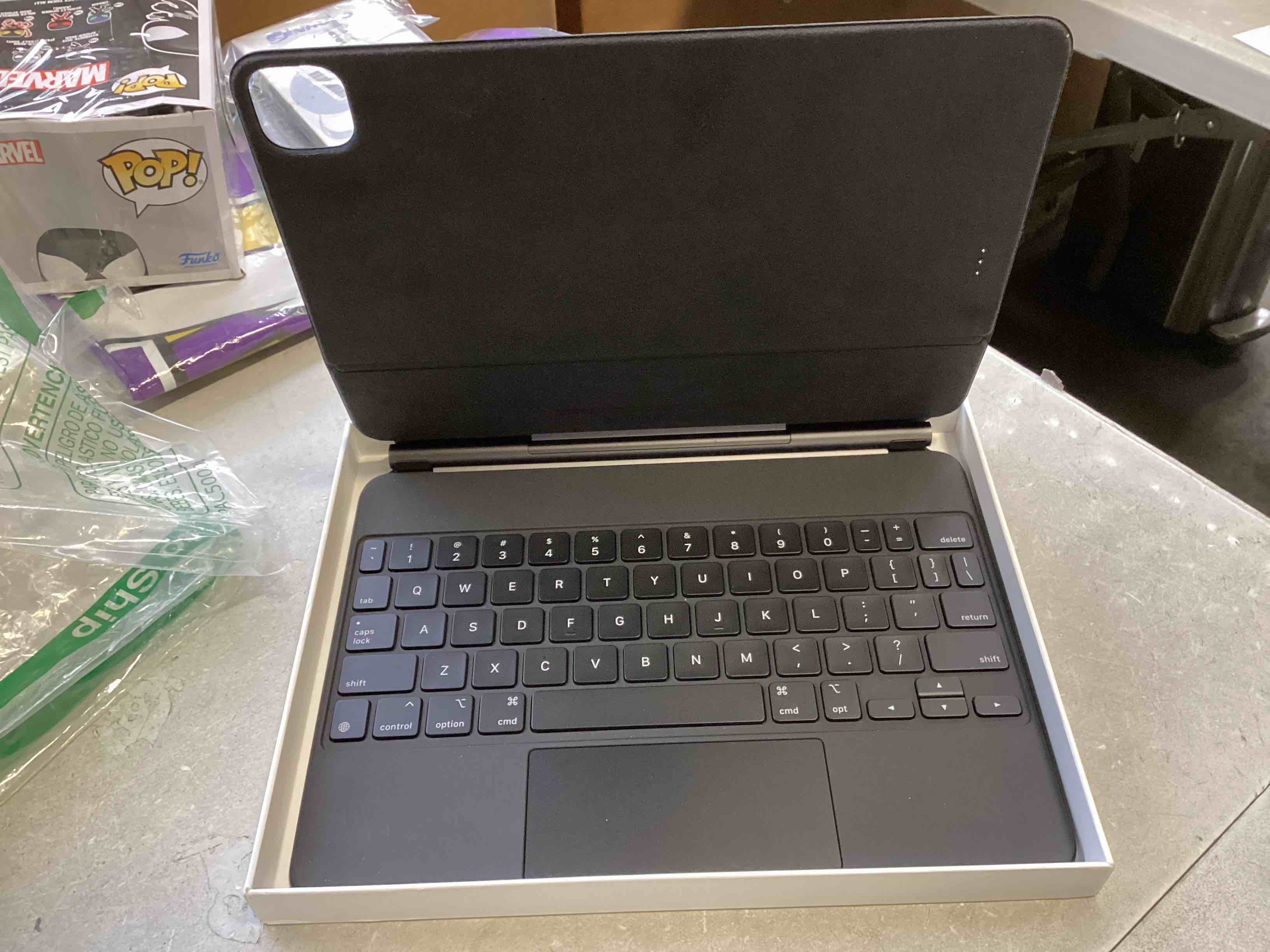 https://s3.amazonaws.com/lotting-images-prod/bidfta/_1739885305415.jpeg