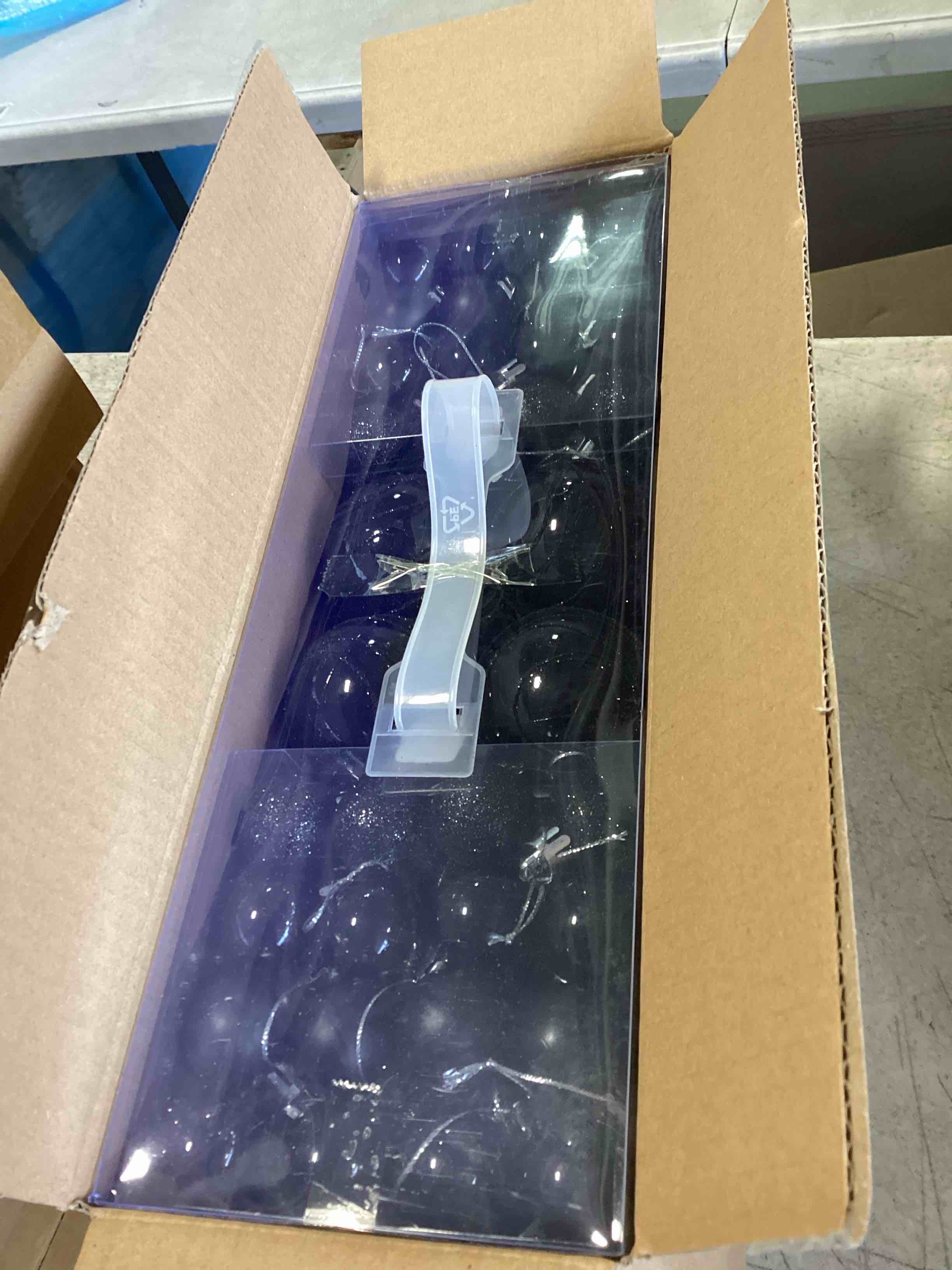 https://s3.amazonaws.com/lotting-images-prod/bidfta/_1740588339565.jpeg