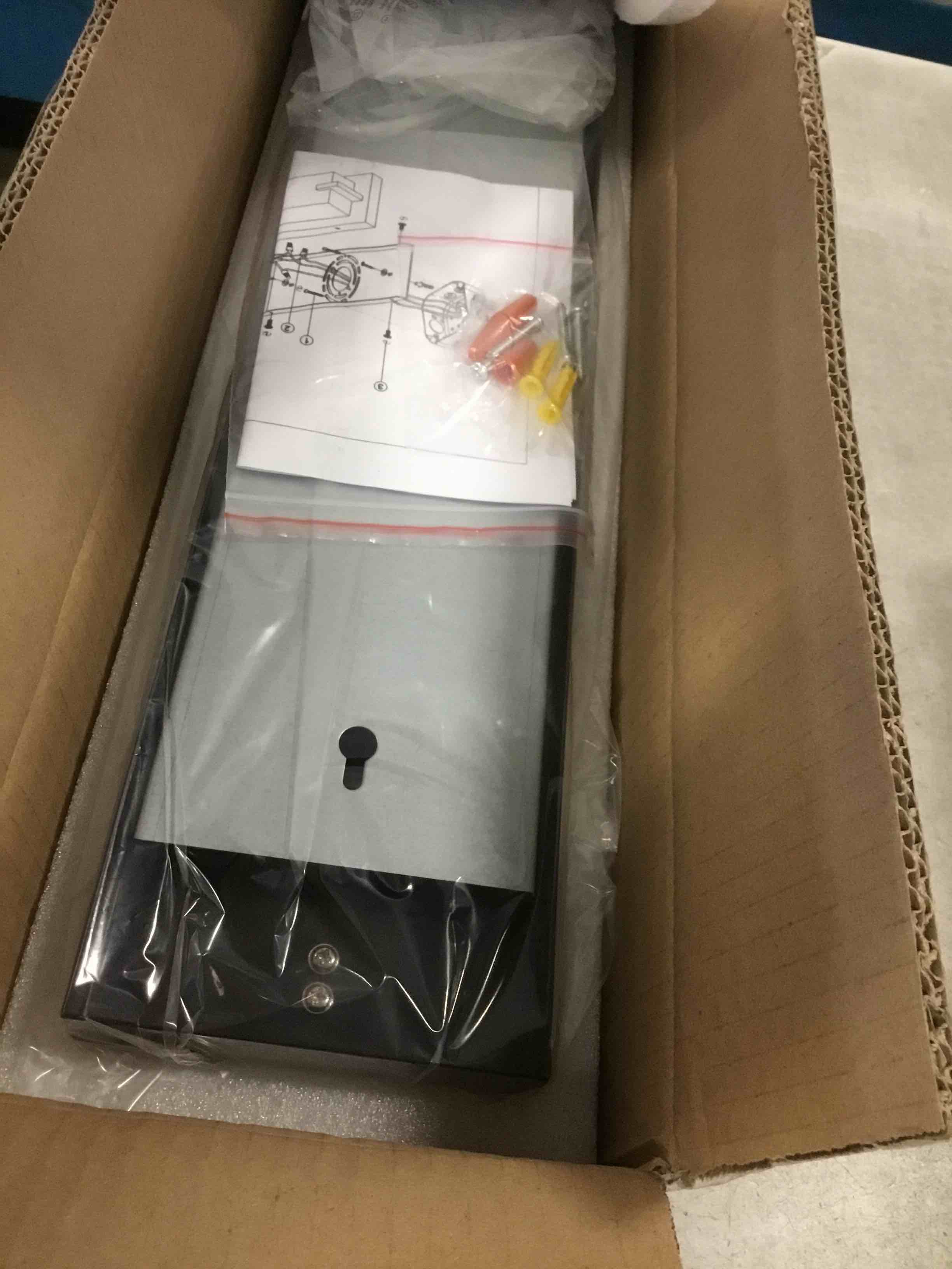 https://s3.amazonaws.com/lotting-images-prod/bidfta/_1740599743142.jpeg