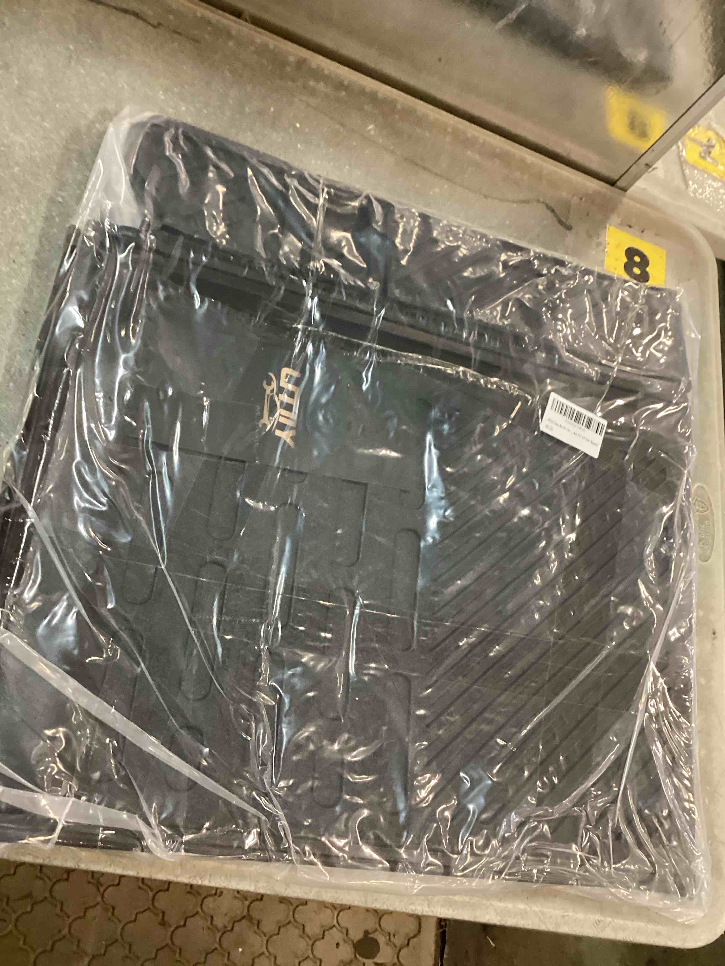 https://s3.amazonaws.com/lotting-images-prod/bidfta/_1741797070498.jpeg