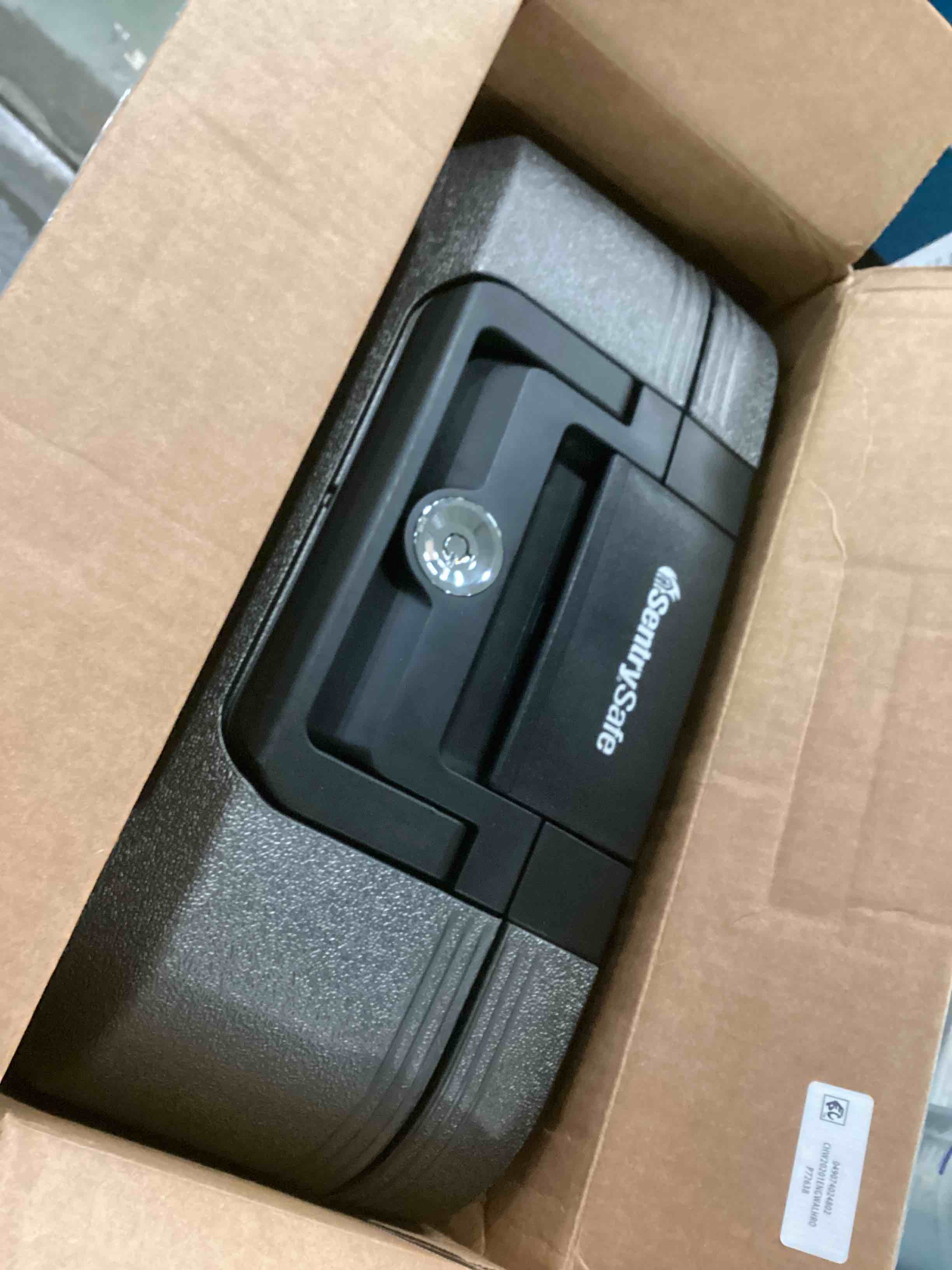 https://s3.amazonaws.com/lotting-images-prod/bidfta/_1741871826814.jpeg