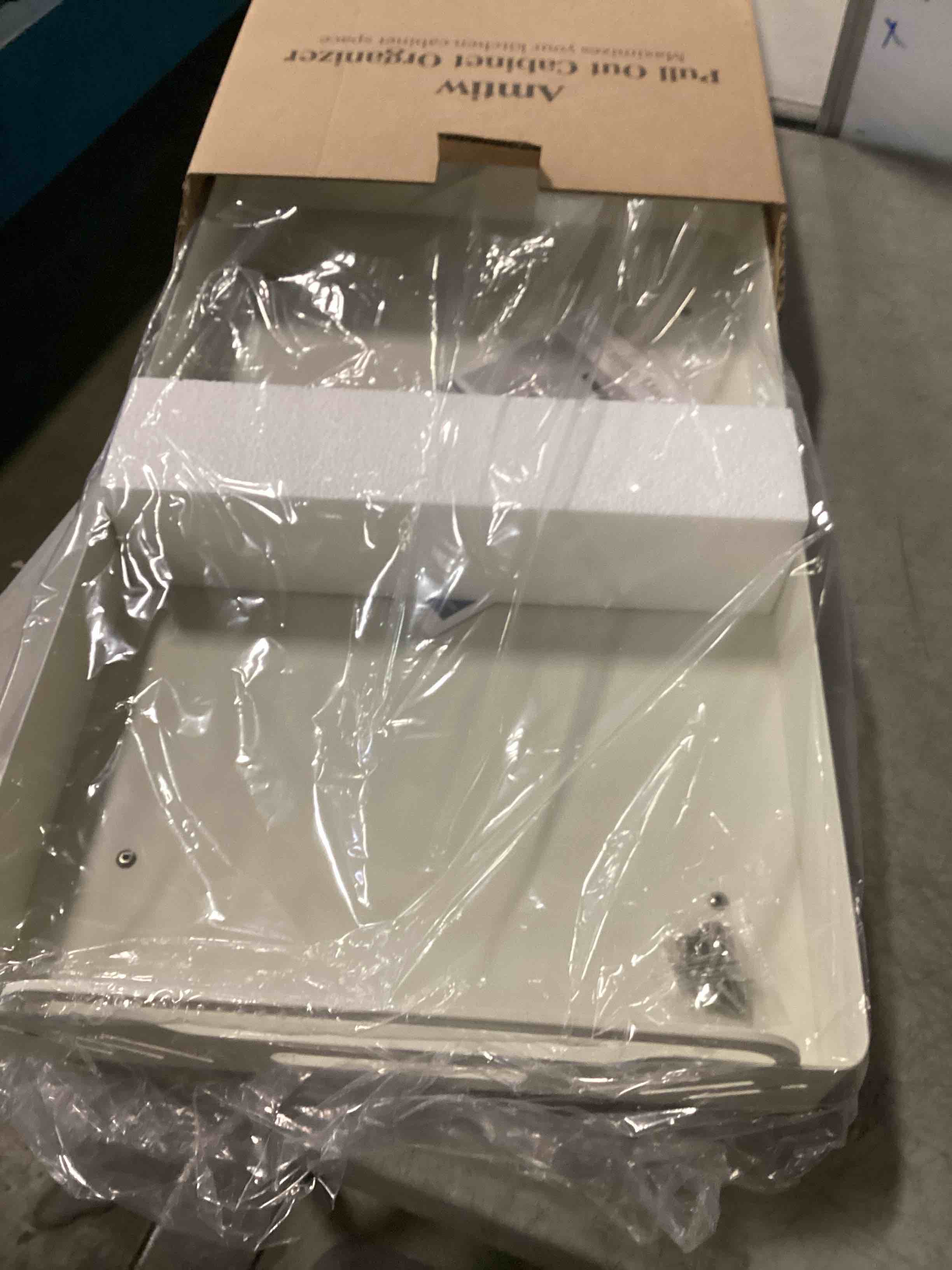 https://s3.amazonaws.com/lotting-images-prod/bidfta/_1745586933648.jpeg