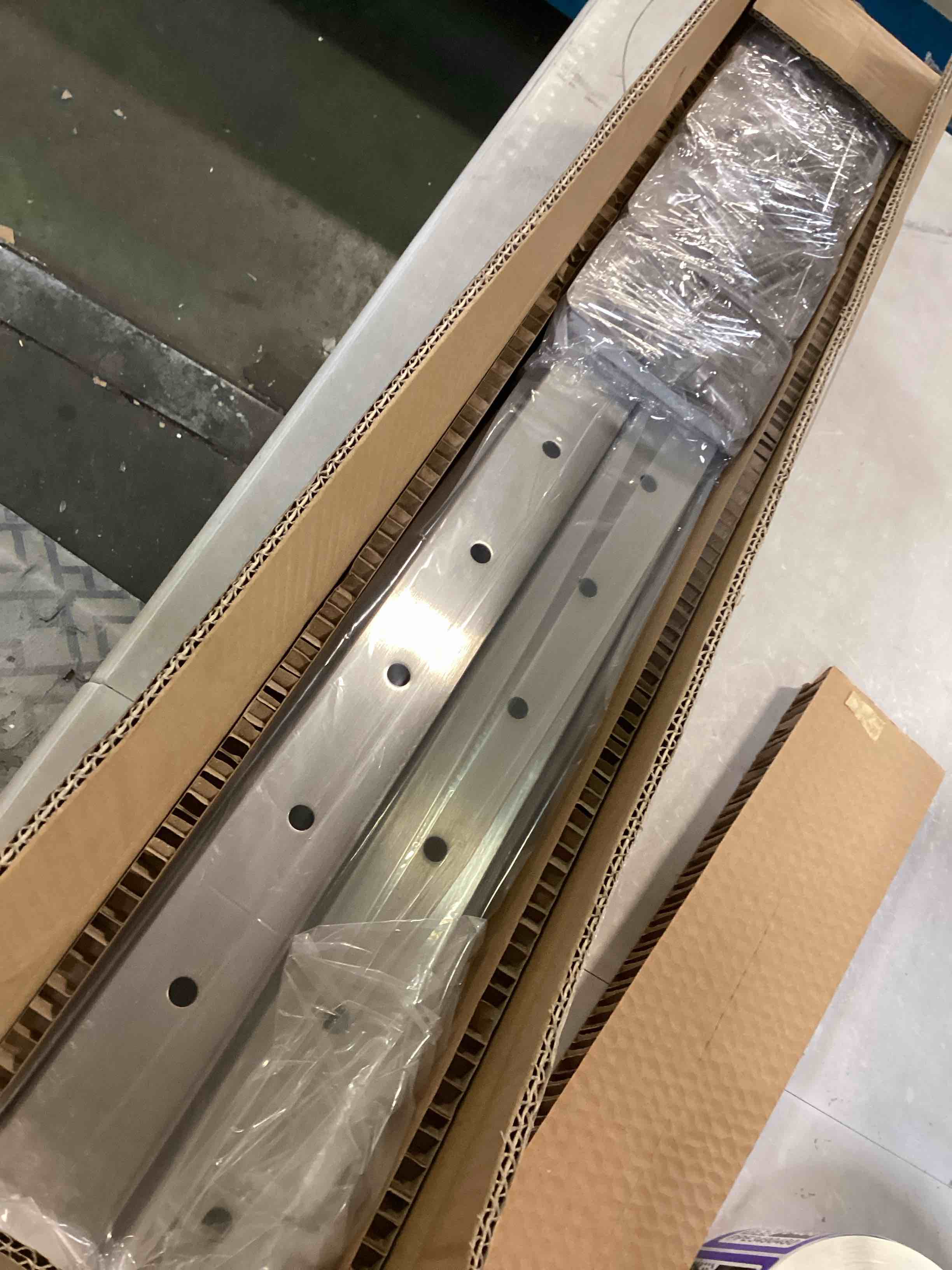 https://s3.amazonaws.com/lotting-images-prod/bidfta/_1746475111829.jpeg